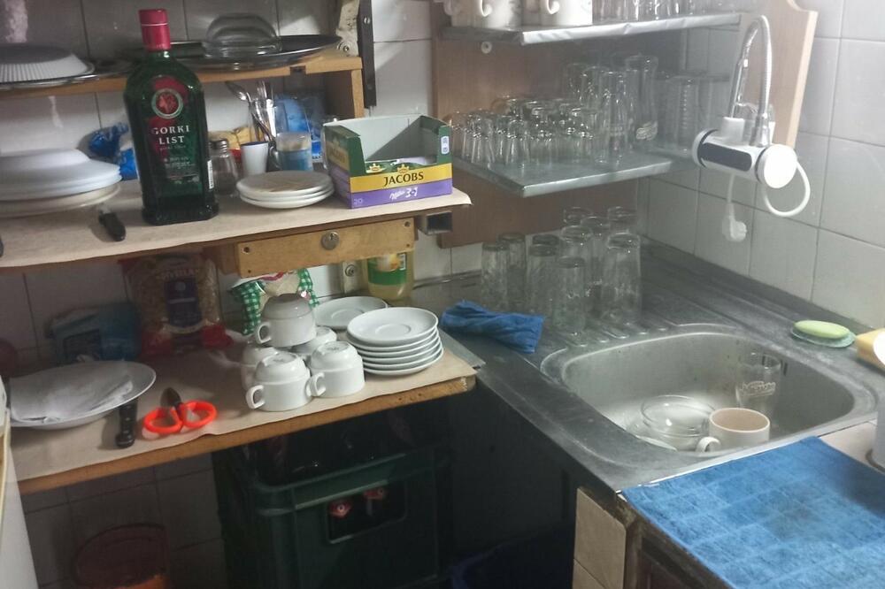 Gradski poslovni prostor pretvorili u kafanu i stan 
Preuzeto sa Vijesti