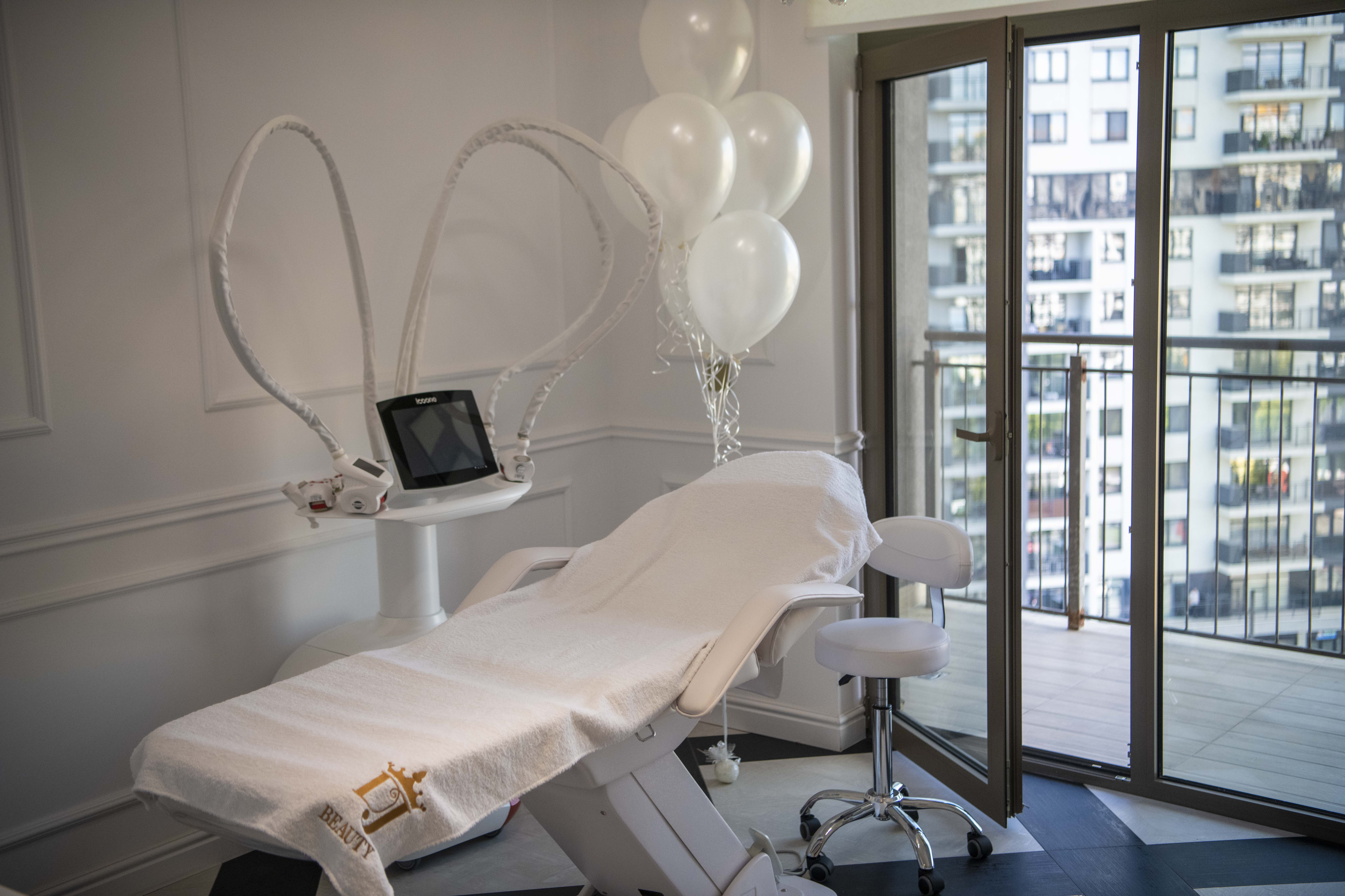 Beograd 27.07.2023. Otvaranje kozmetičkog salona Dijane Janković, Dijane Rokvić, Didi Džej, Didi J, kozmetički salon DJ Beauty Foto: Dragan Mujan/Nova.rs