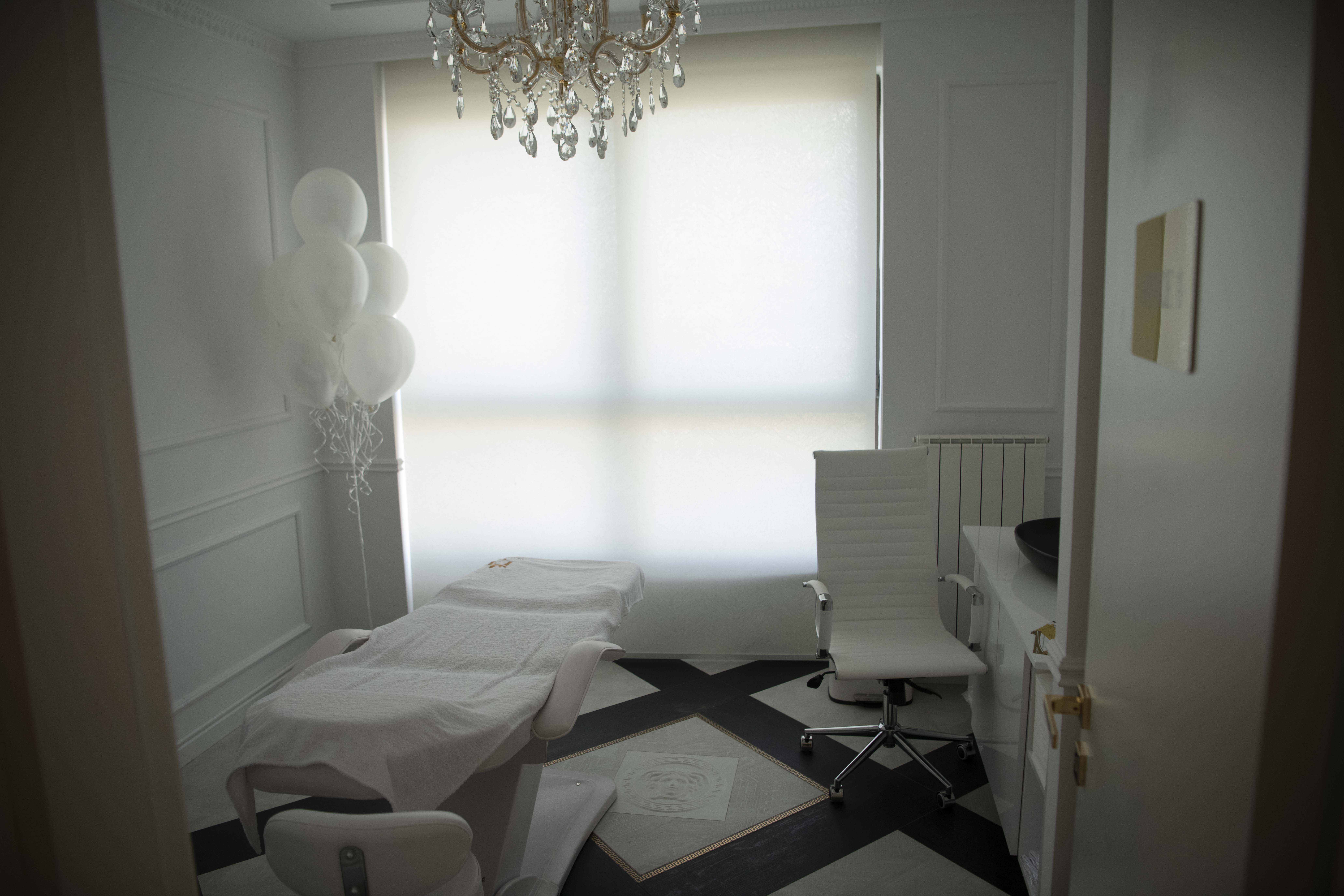 Beograd 27.07.2023. Otvaranje kozmetičkog salona Dijane Janković, Dijane Rokvić, Didi Džej, Didi J, kozmetički salon DJ Beauty Foto: Dragan Mujan/Nova.rs