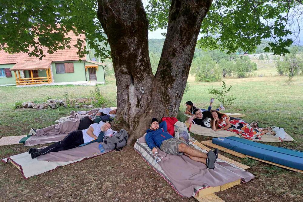 Takmičenje u izležavanju, izležavanje, Crna Gora, preuzeto sa sajta vijesti.me