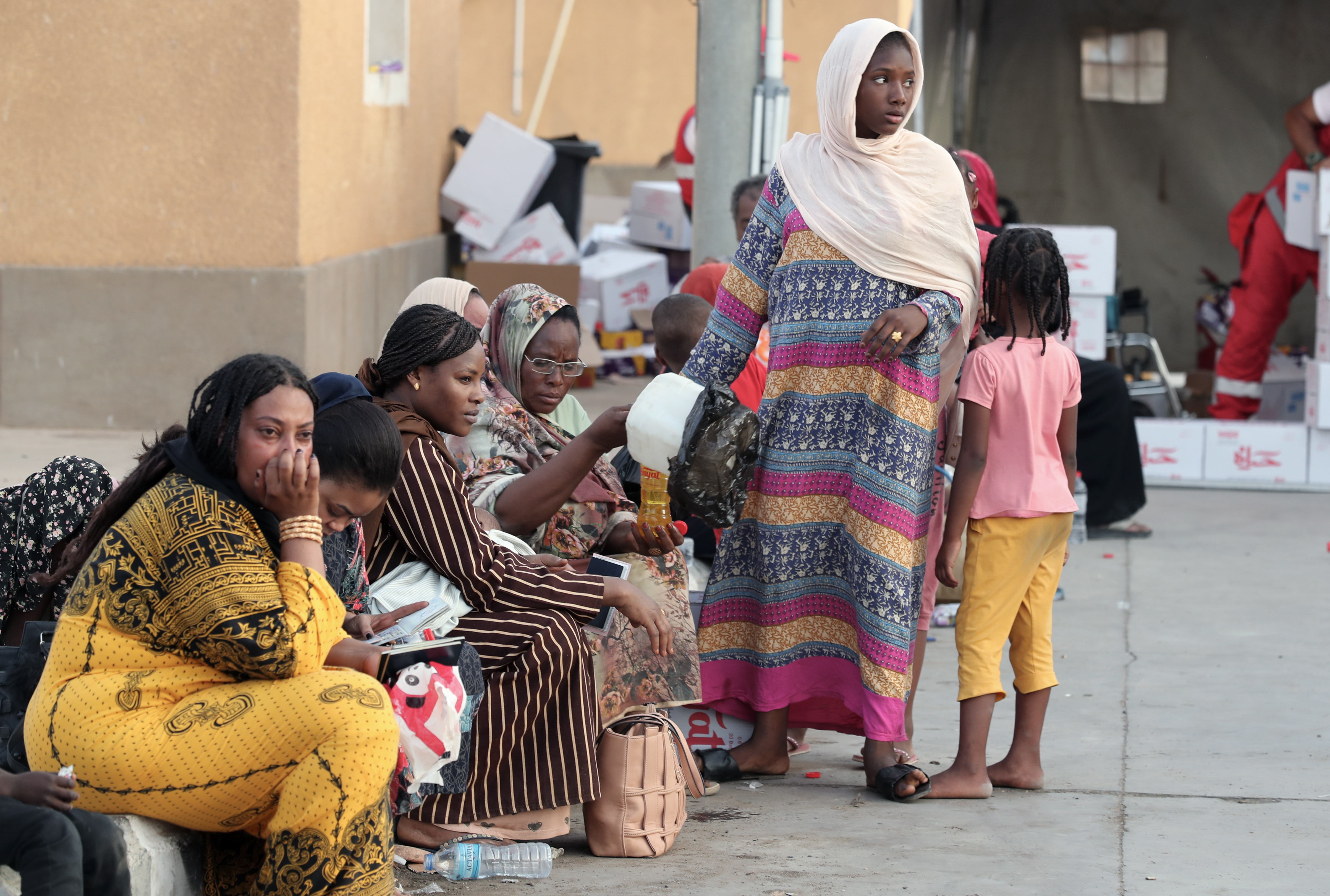 People fleeing from Sudan arrive in Egypt