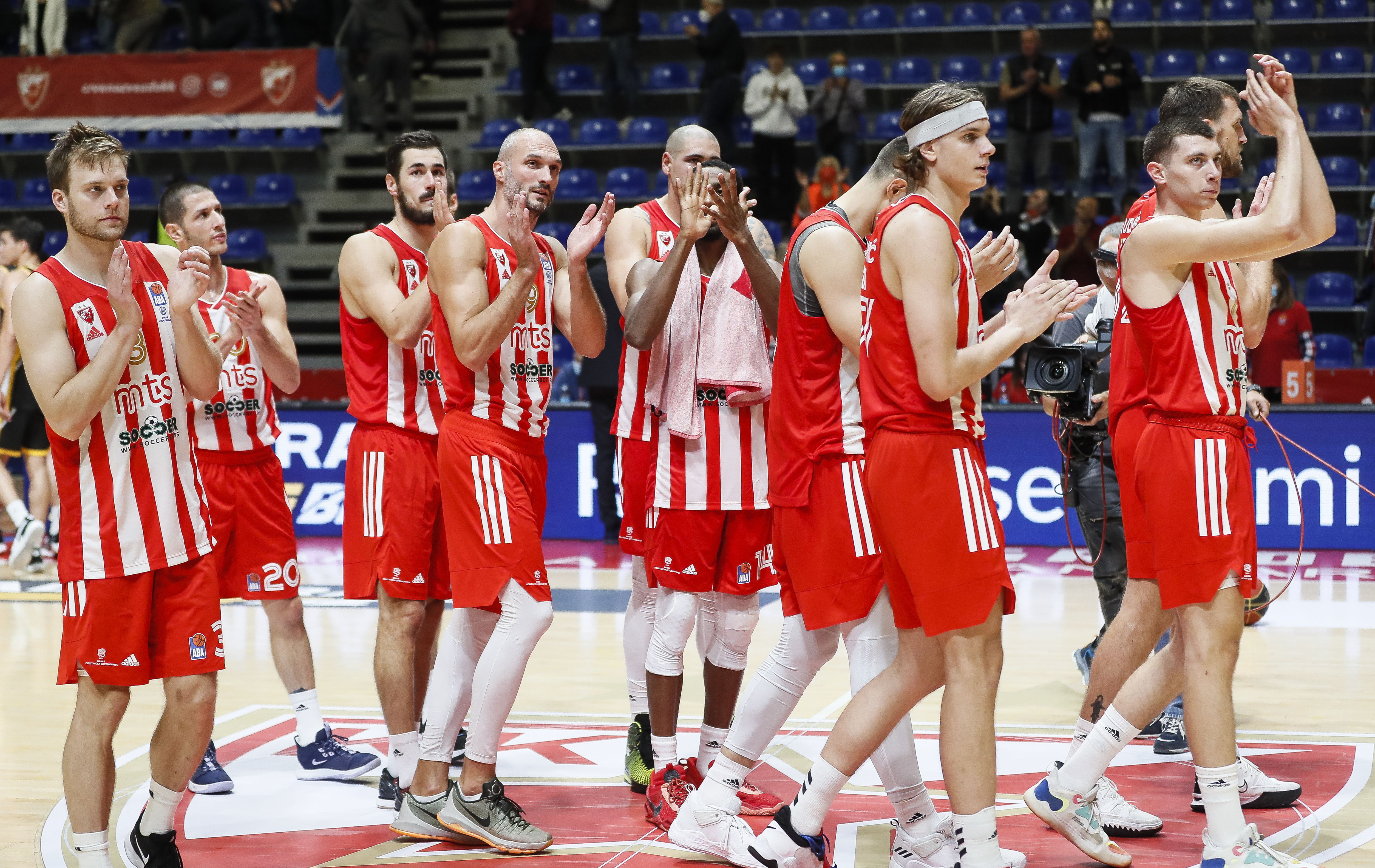 from left Nate Walters Nikola Ivanovic Nikola Kalinic Marko Simonovic Maik Zirbes Austin Hollins Nemanja Popovic Marko Gusic
Aba League season 2021/2022-Crvena Zvezda v KK Split
Beograd, 24.09.2021.
foto: Pedja Milosavljevic/ Starsport.rs ©