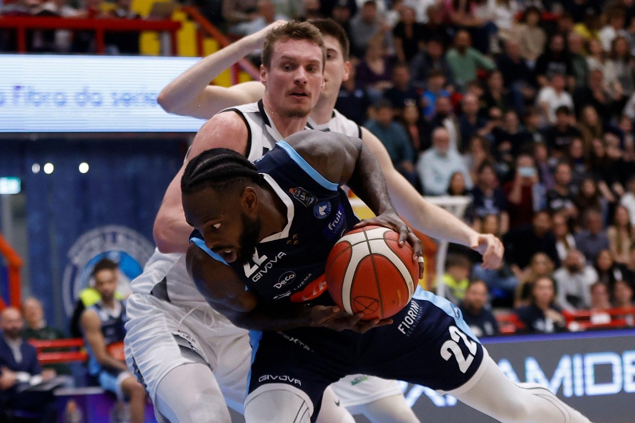 Naples, Italy. 23rd Apr, 2023. Jacorey Williams of Gevi Napoli Leon Radosevic of Bertam Yachts Tortona during GeVi Napoli Basket vs Bertram Yachts Derthona Tortona, Italian Basketball Serie A Championship in Naples, Italy, April 23 2023 Credit: Independen