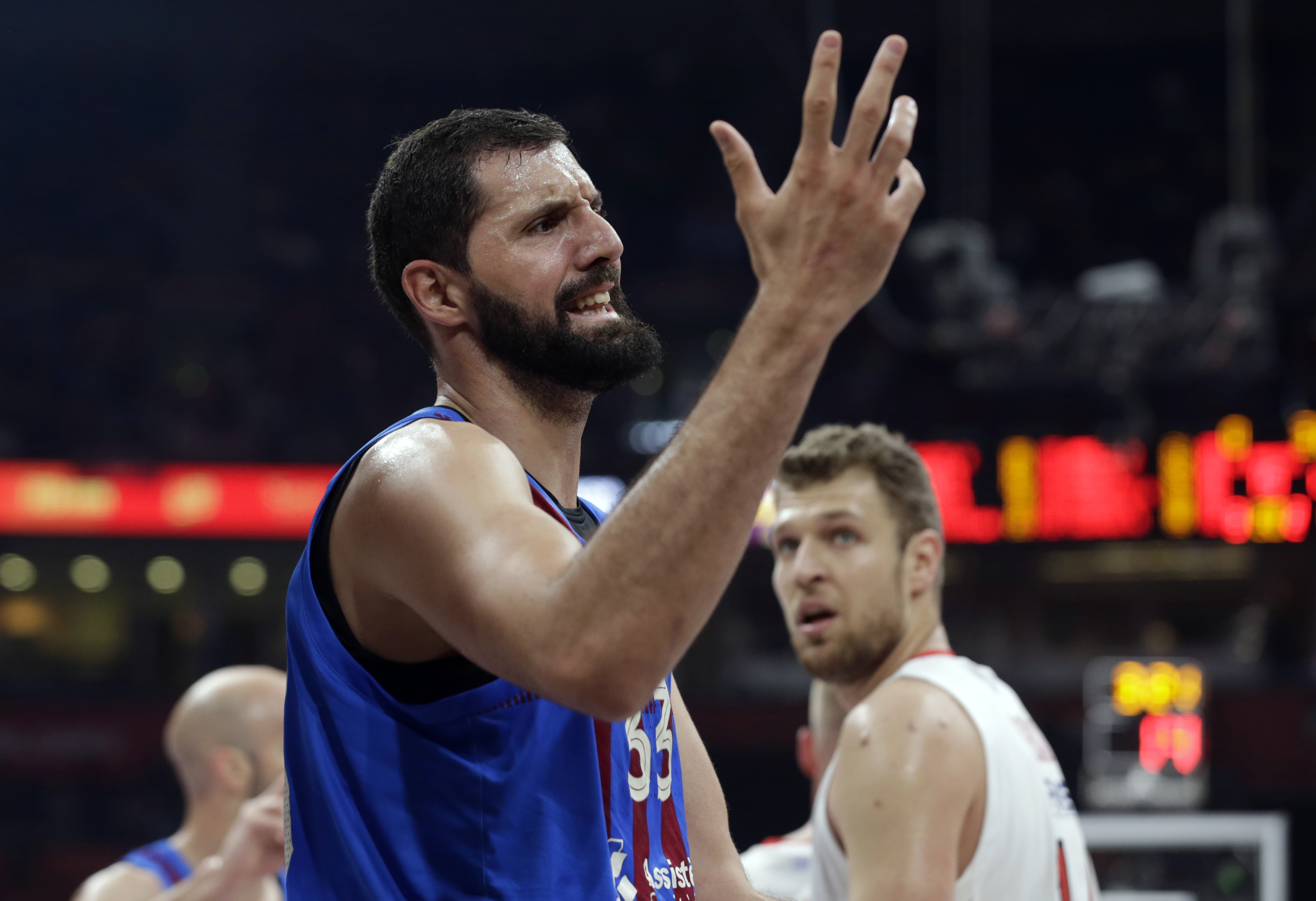 epa09963251 Barcelona's Nikola Mirotic reacts during the Euroleague basketball third place match between FC Barcelona and Olympiacos Piraeus in Belgrade, Serbia, 21 May 2022.  EPA-EFE/ANDREJ CUKIC