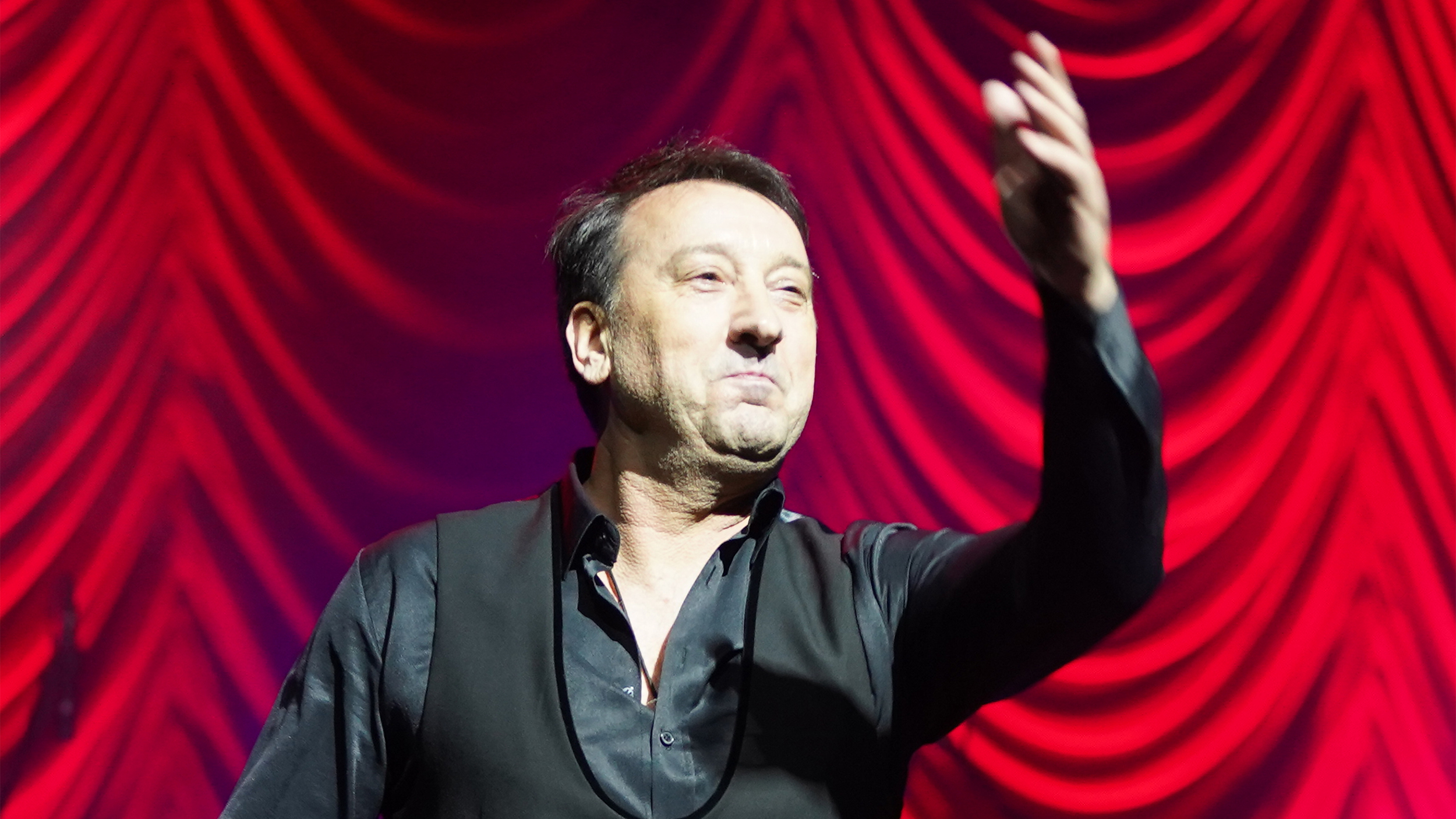 Bosnian pop star and artist Hari Mata Hari held a concert in the MTS Hall.Bosanska pop zvezda i umetnik Hari Mata Hari, odrzao je koncert  u mts Dvorani.