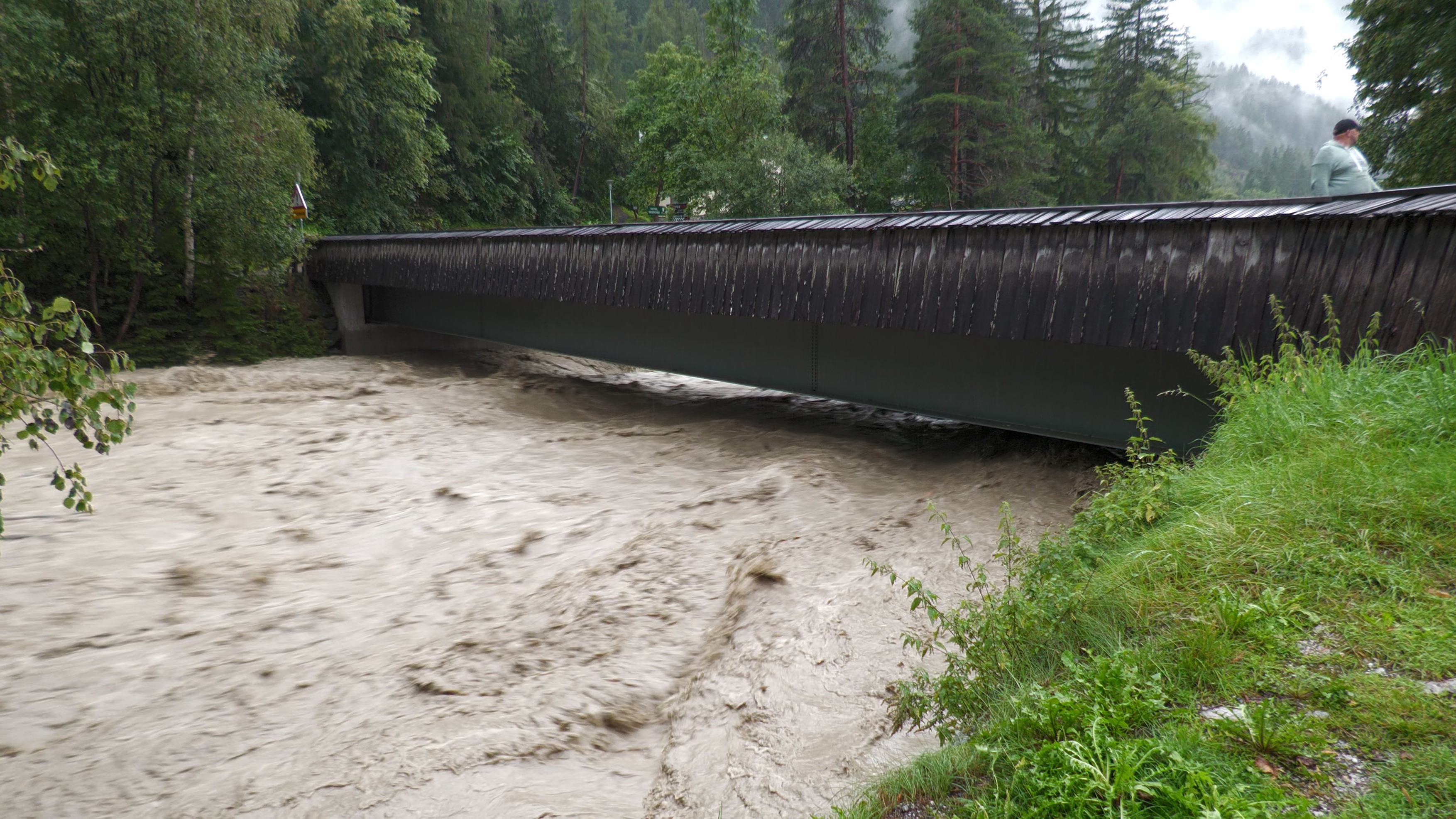Starkregen und Sturzfluten in weiten Teilen Tirols