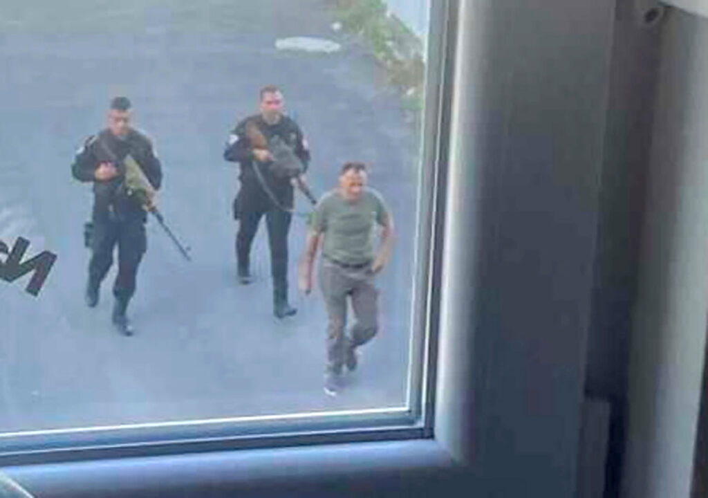 Snajperisti i jake policijske snage na ulicama Istočnog Sarajeva