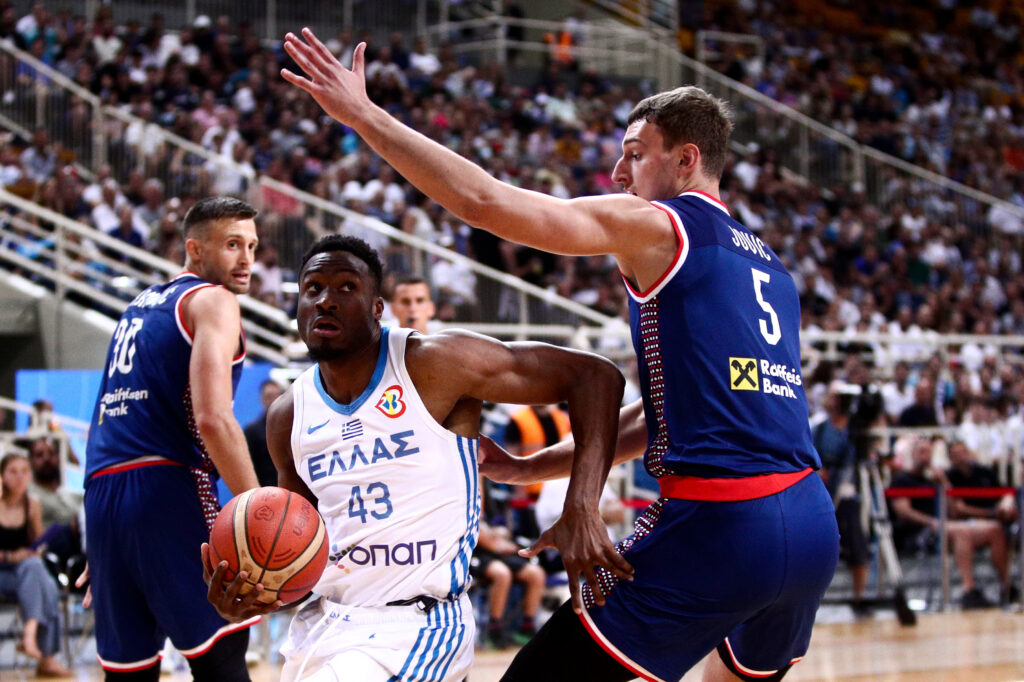 epa10791013 Greece's player Thanassis Adetonkounbo (C) in action during the Acropolis Tournament Basketball match between national teams of Greece and Serbia at the Olympic Stadium in Athens, Greece, 08 August 2023.  EPA-EFE/GEORGIA PANAGOPOULOU