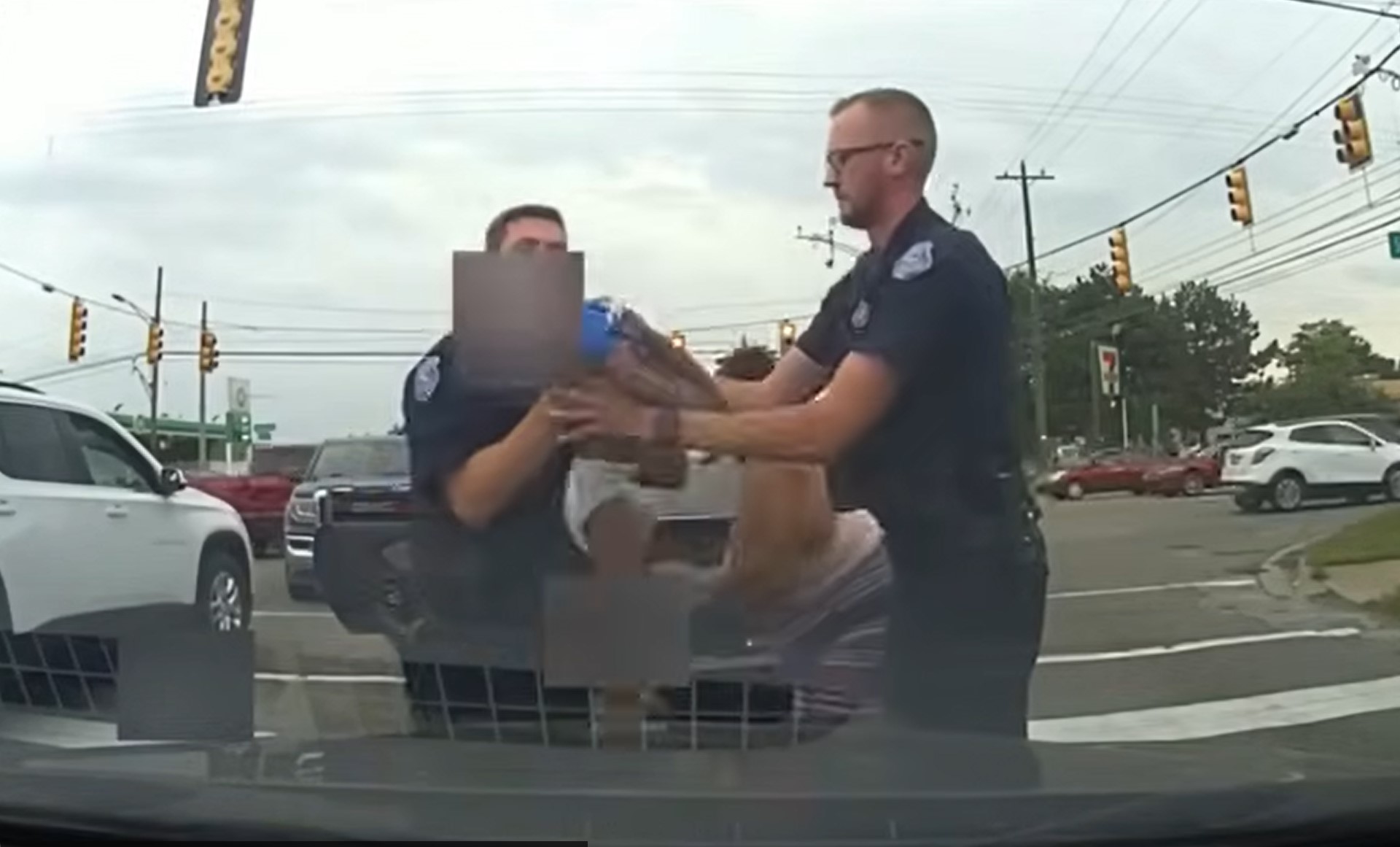 Brendan Fraser, spasio dete