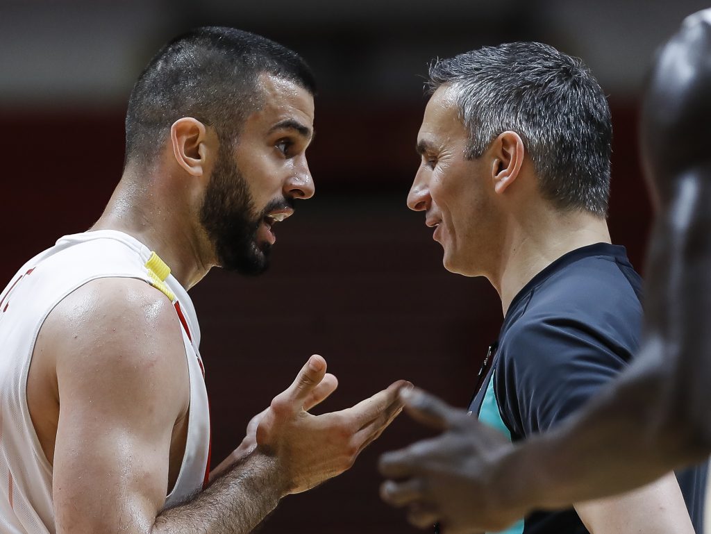 Kosarka Kosarkaska Liga Srbije Play Off Polufinale season 2018-2019
Crvena Zvezda v Mega Bemax
Branko Lazic (L) and referee sudija Milija Vojinovic
Belgrade, 06.02.2019
foto: Srdjan Stevanovic/Starsportphoto ©
