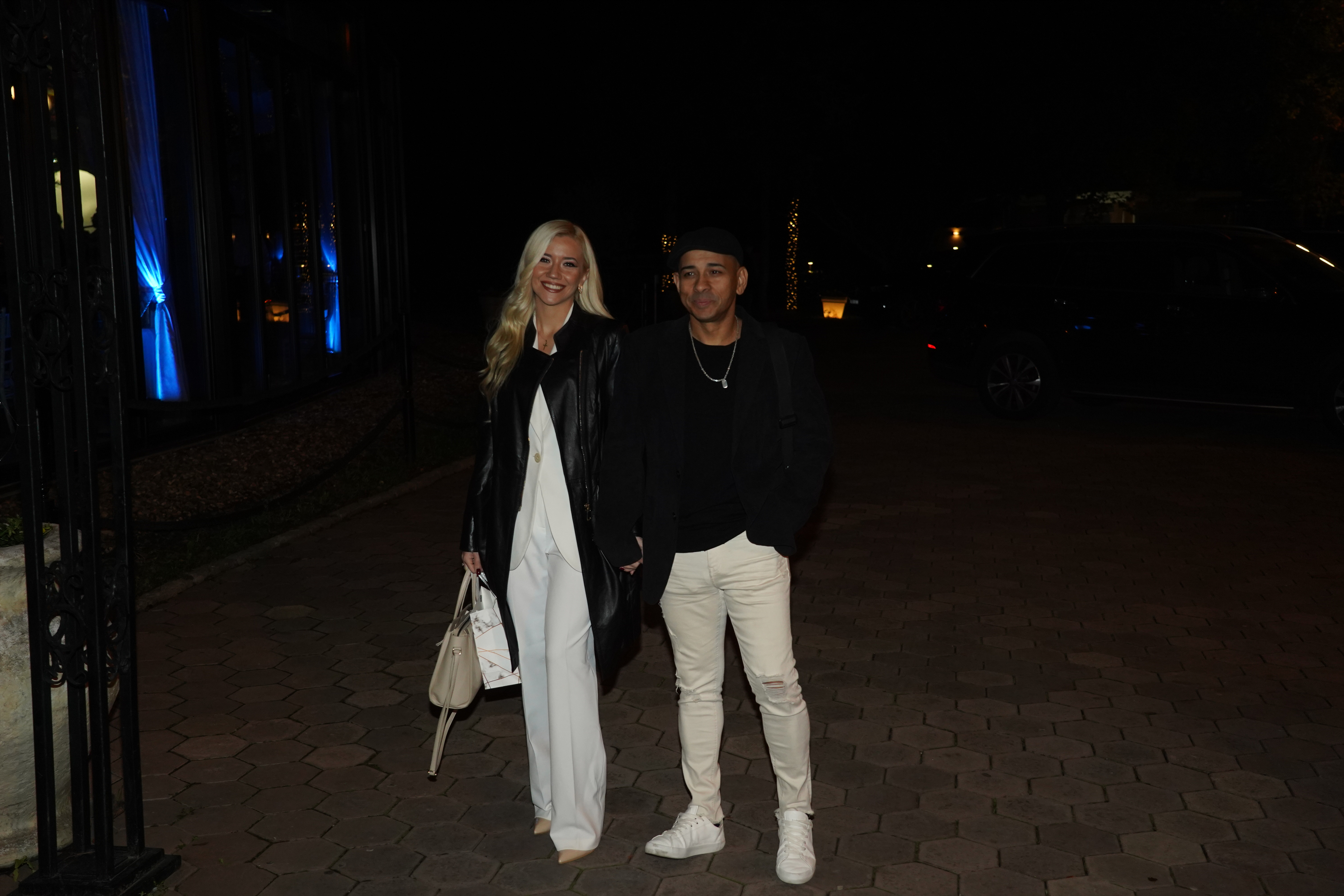 Harmonica player Aleksandar Sofronijevic celebrated his 40th birthday in the restaurant Topciderac.Harmonikas Aleksandar Sofronijevic proslavio je 40. rodjedan u restoranu Topciderac.