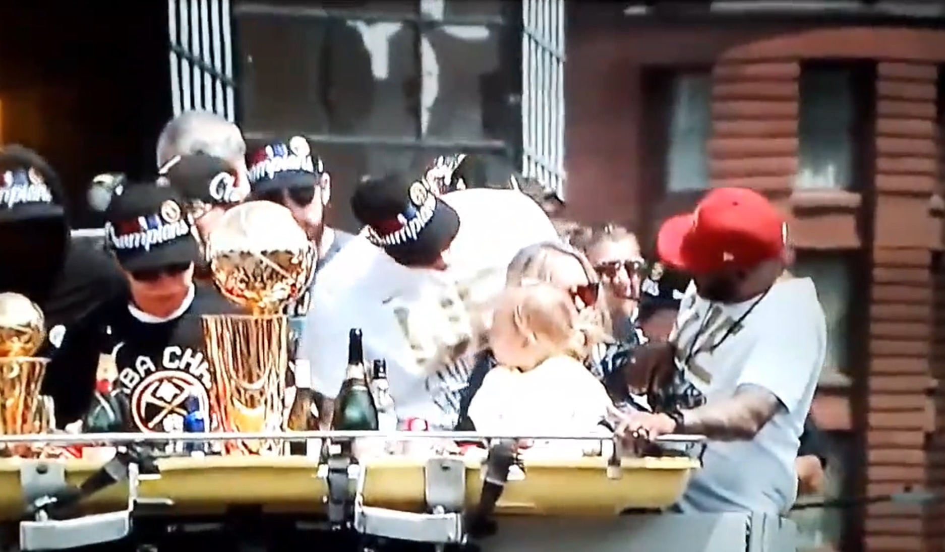 denver jokic zena limenka pogodjena