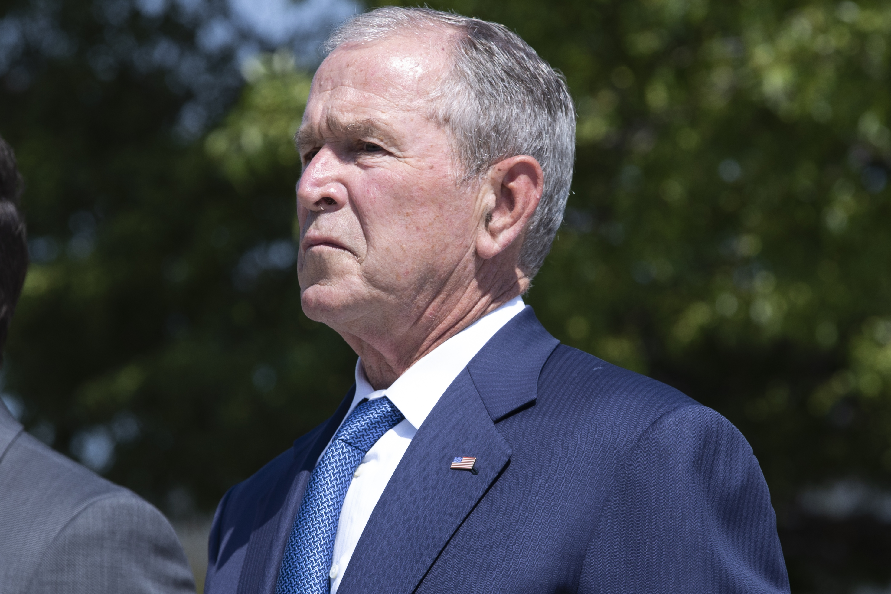 epa07835865 Former US President George W. Bush participates in a wreath-laying ceremony to commemorate the 18th anniversary of the 9/11 terrorist attacks, at the Pentagon in Arlington, Virginia, USA, 11 September 2019.  EPA-EFE/MICHAEL REYNOLDS