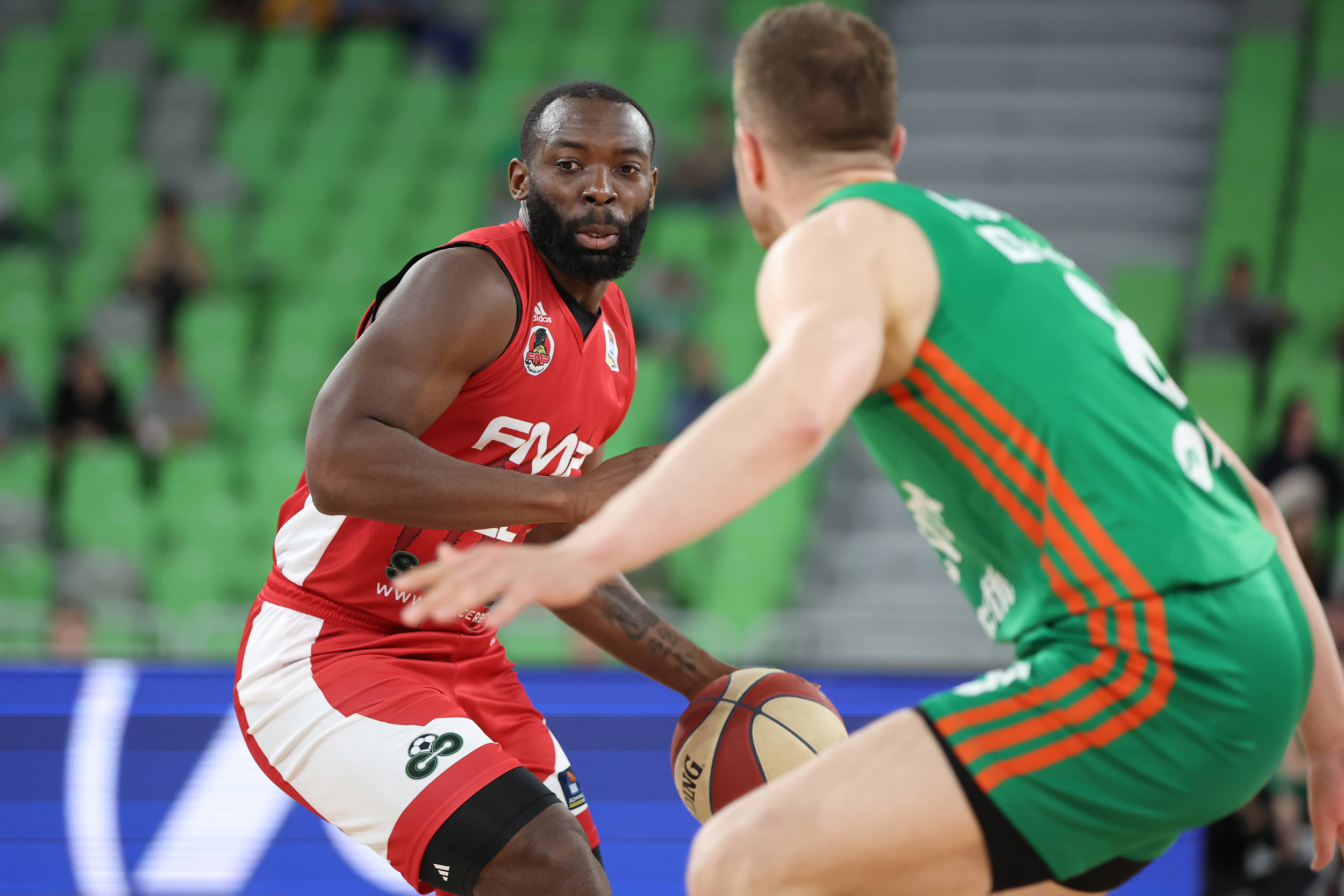 Ljubljana, 29.04.2023. - Kosarkasi Cedevite Olimpije i FMP-a u akciji tokom utakmice cetvrtfinala plej-ofa ABA lige, danas u Dvorani Stozice u Ljubljani. (BETAPHOTO/ABA liga/Cedevita Olimpija/ALES FEVZER)