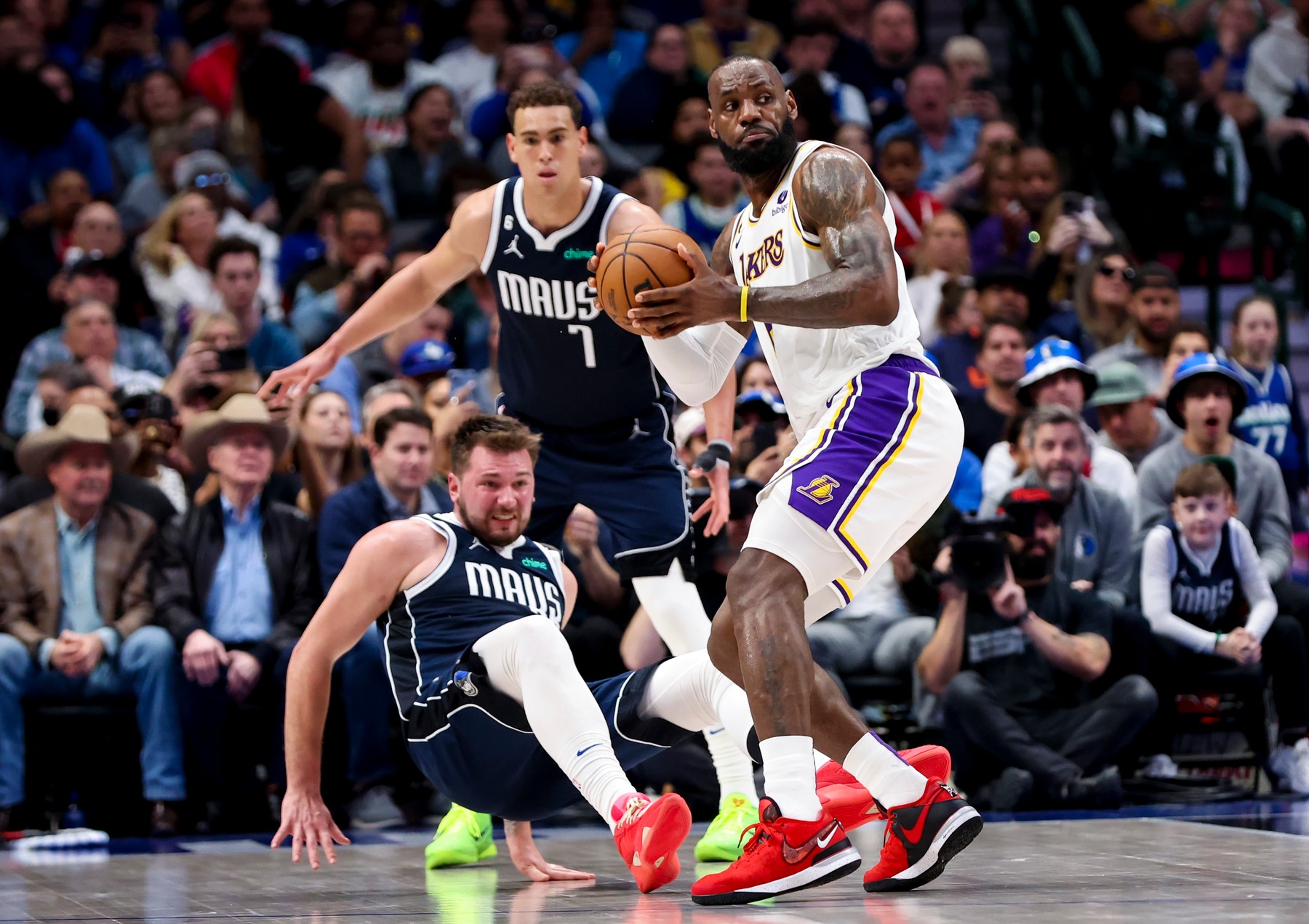 NBA: Los Angeles Lakers at Dallas Mavericks