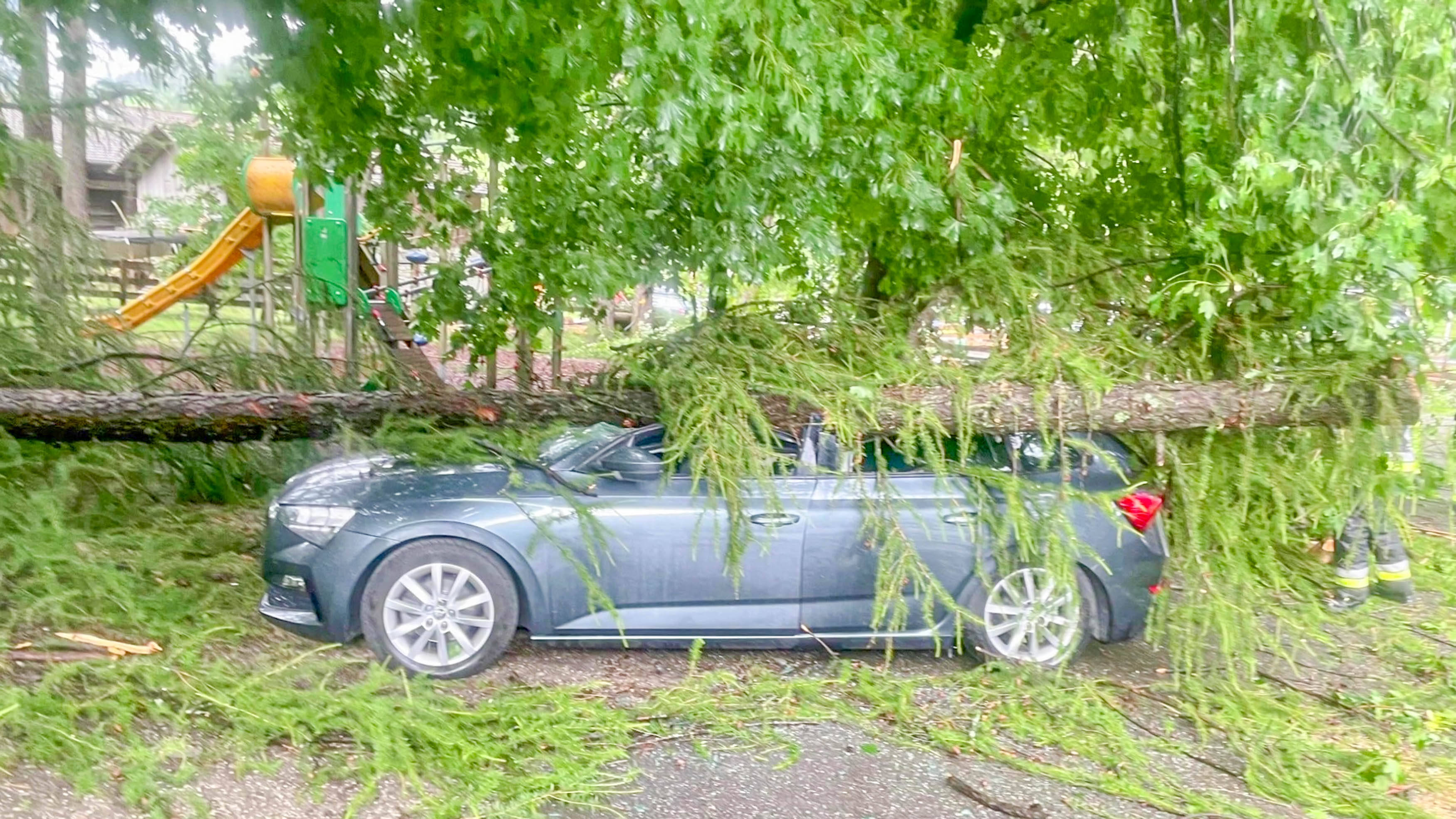 Slovenija nevreme Heftige Unwetter ziehen ĂĽber Ă–sterreich und Italien: Massive SchĂ¤den vor allem in Tirol gemeldet OrkanbĂ¶en von bis zu 16