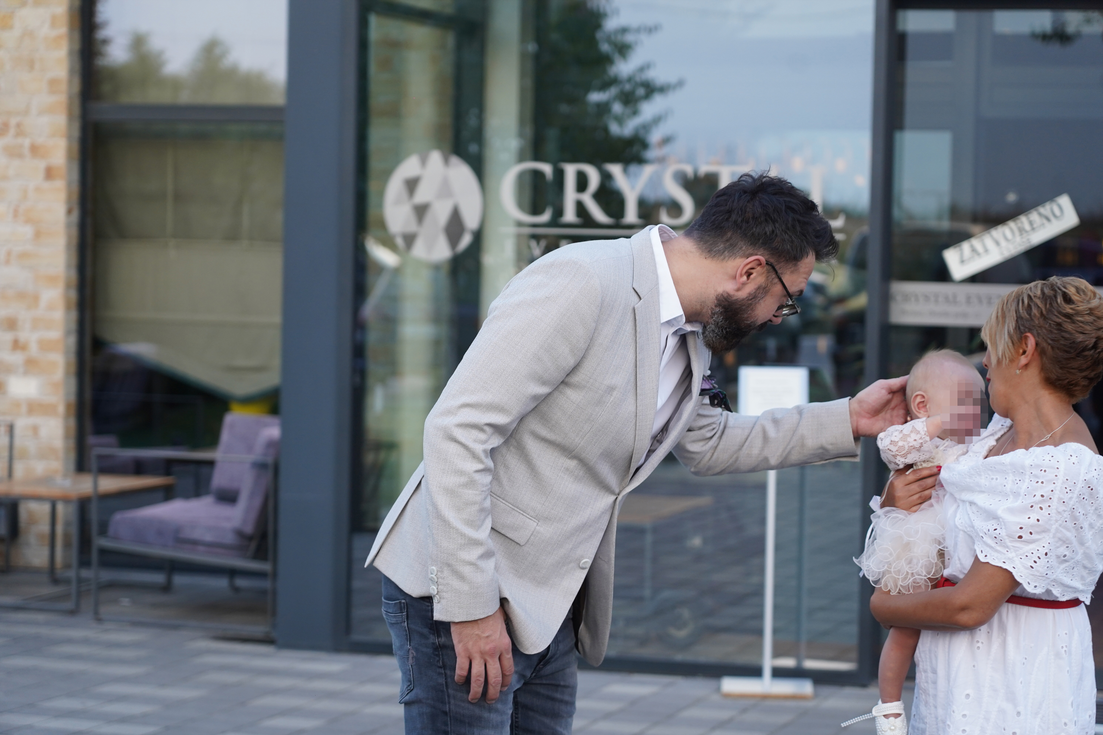 Petar Graso sang a song for the first dance at the wedding of Darko Lazic and Katarina Stojanovic.Petar Graso je na svadbi Darka Lazica i katarine Stojanovic otpevao pesmu za prvi ples.
