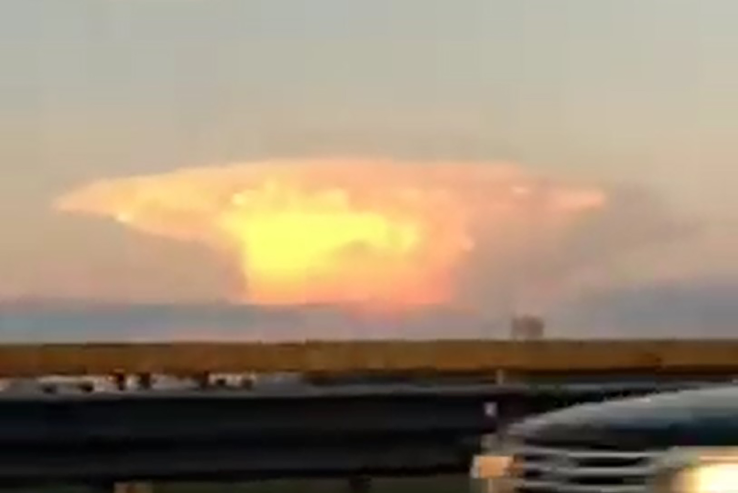 The "nuclear mushroom" in the sky over Kazan this evening scared the locals. Rusija oblak nuklearna pečurka