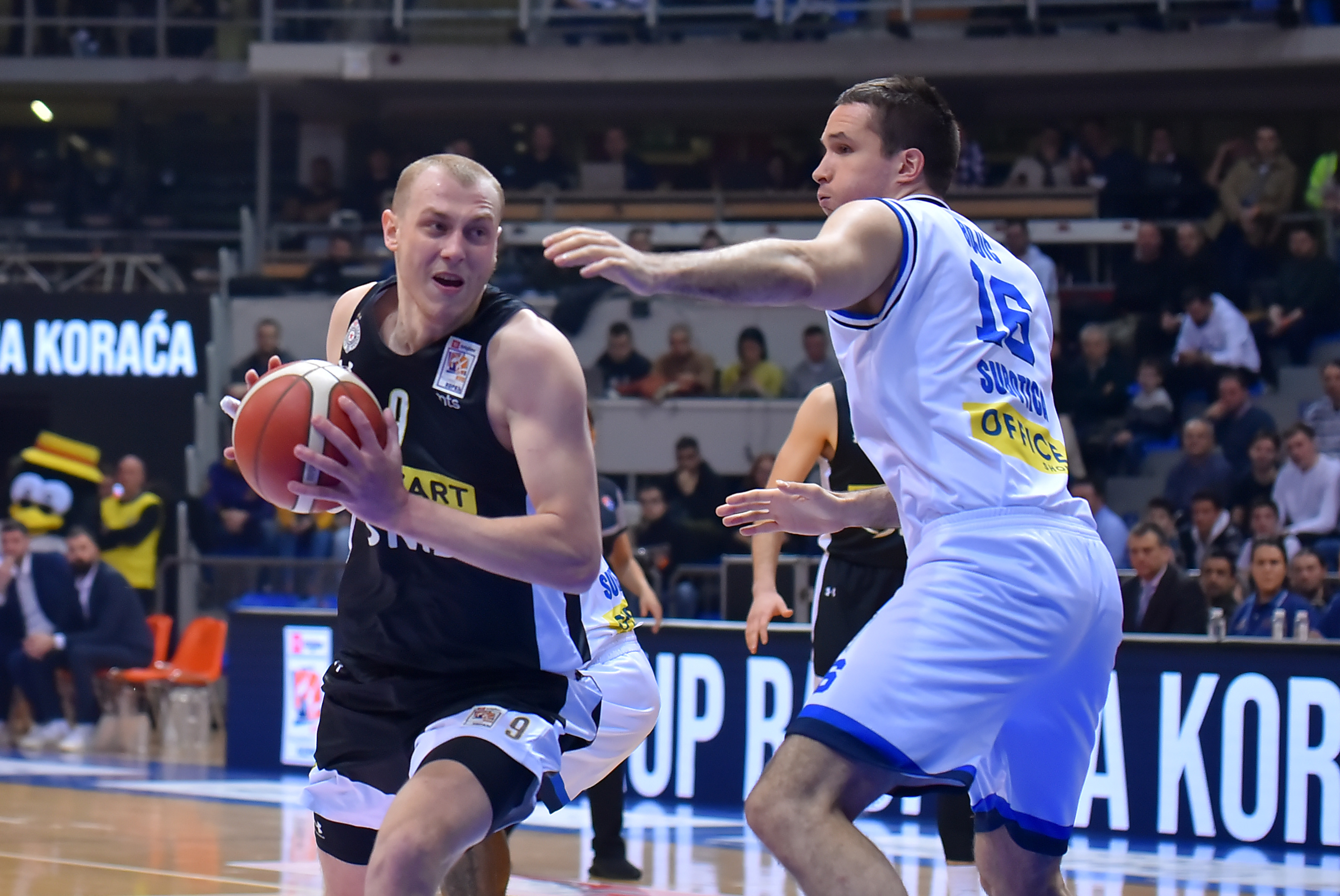 Ni, 15. februara 2023.-  Koarkai Partizana igraju protiv ekipe Spartaka u èetvrtfinalu Kupa Radivoja Koraæa u hali Èair. FOTO TANJUG/ DIMITRIJE NIKOLIÆ/ nr