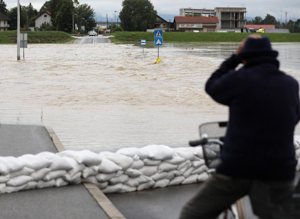 Zagreb 05.08.2023. PRIRODA/VREME - posledice poplava u Hrvatskoj - aktiviranje odvodnog kanala Sava - Odra radi snižavanja vodostaja reke Save Foto: FoNet/HINA/Lana Slivar Dominić