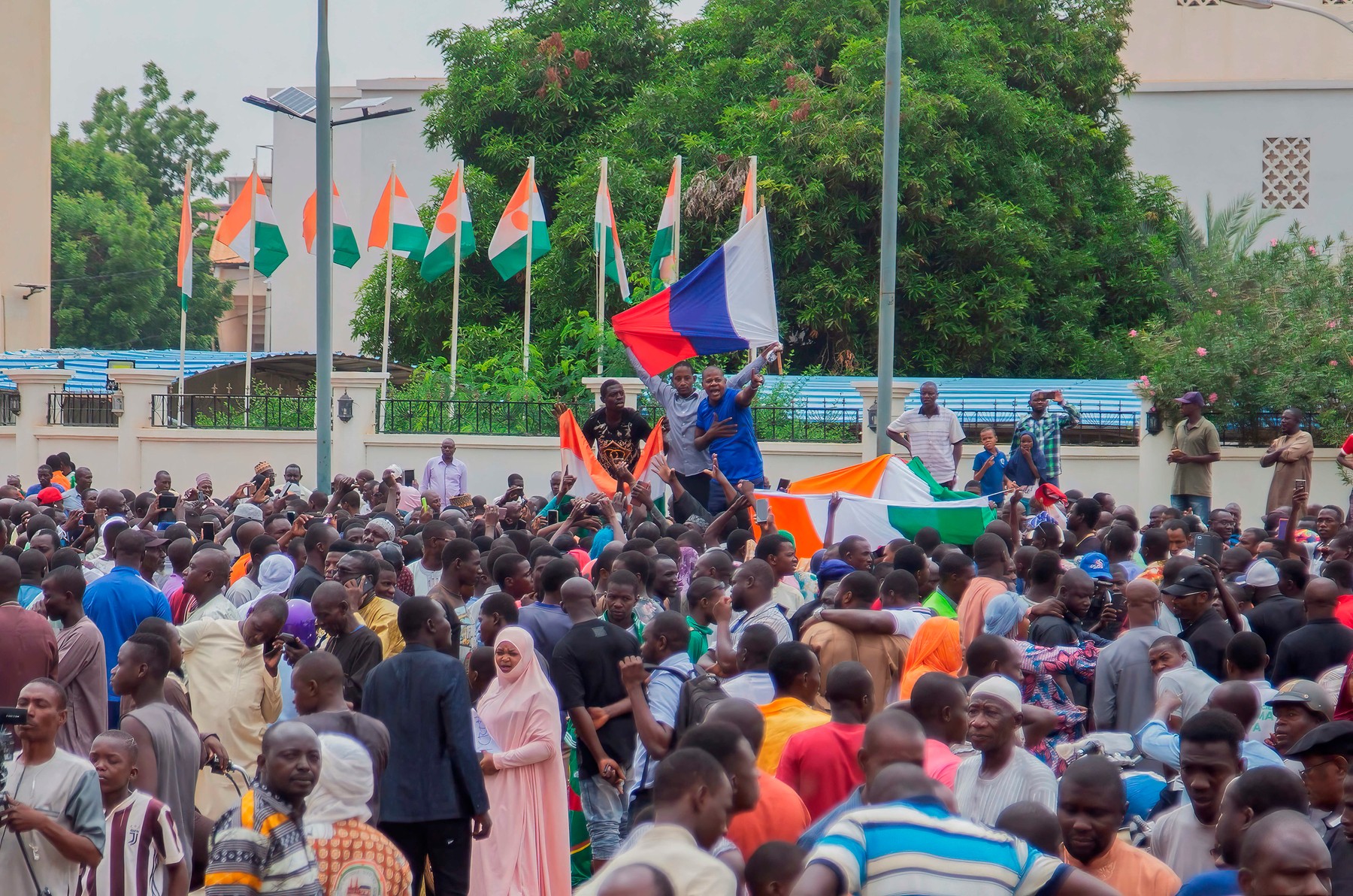 Supporters Of Coup Denounce France - Niamey
