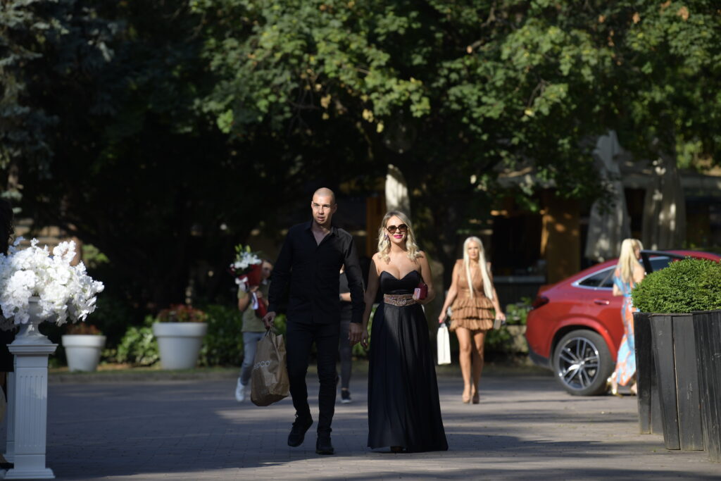 Marko Nikolić, bokser sa ženom, suprugom
Beograd 20.07.2023. Venčanje pevačice Marije Mikić i Jovana Pantića u restoranu Topčiderac Foto: Goran Srdanov/Nova.rs