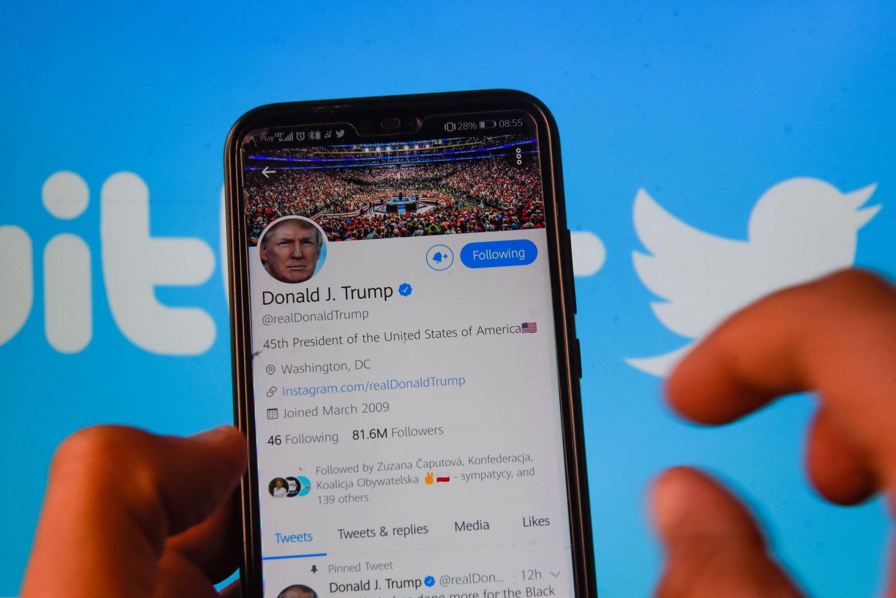 tramp tviter, trump twitter, In this photo illustration the Twitter account of the President of United States of America, Donald Trump is seen displayed on a smartphone.