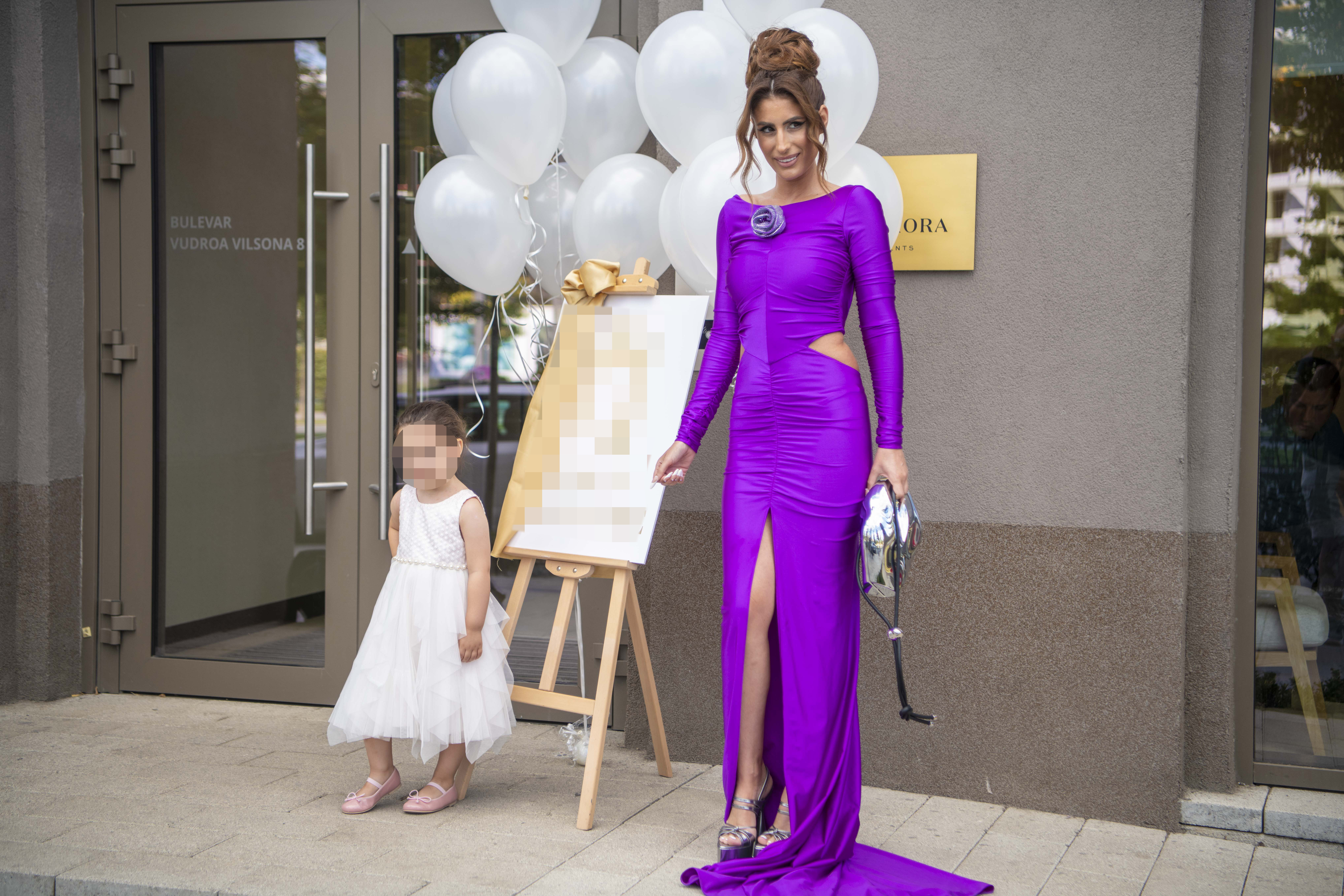 Beograd 27.07.2023. Dijana Janković, Dijana Rokvić, Didi Džej, Didi J. Otvaranje kozmetičkog salona Dijane Janković, Dijane Rokvić, Didi Džej, Didi J, kozmetički salon DJ Beauty Foto: Dragan Mujan/Nova.rs