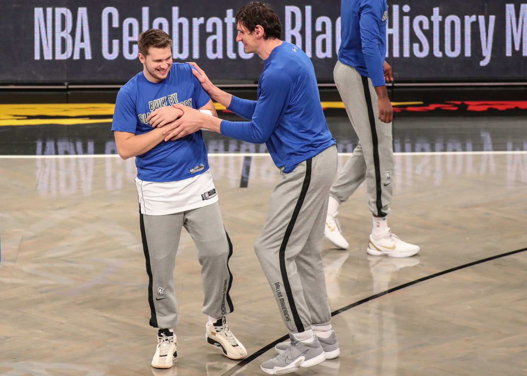 Boban Marjanović i Luka Dončić, NBA: Dallas Mavericks at Brooklyn Nets