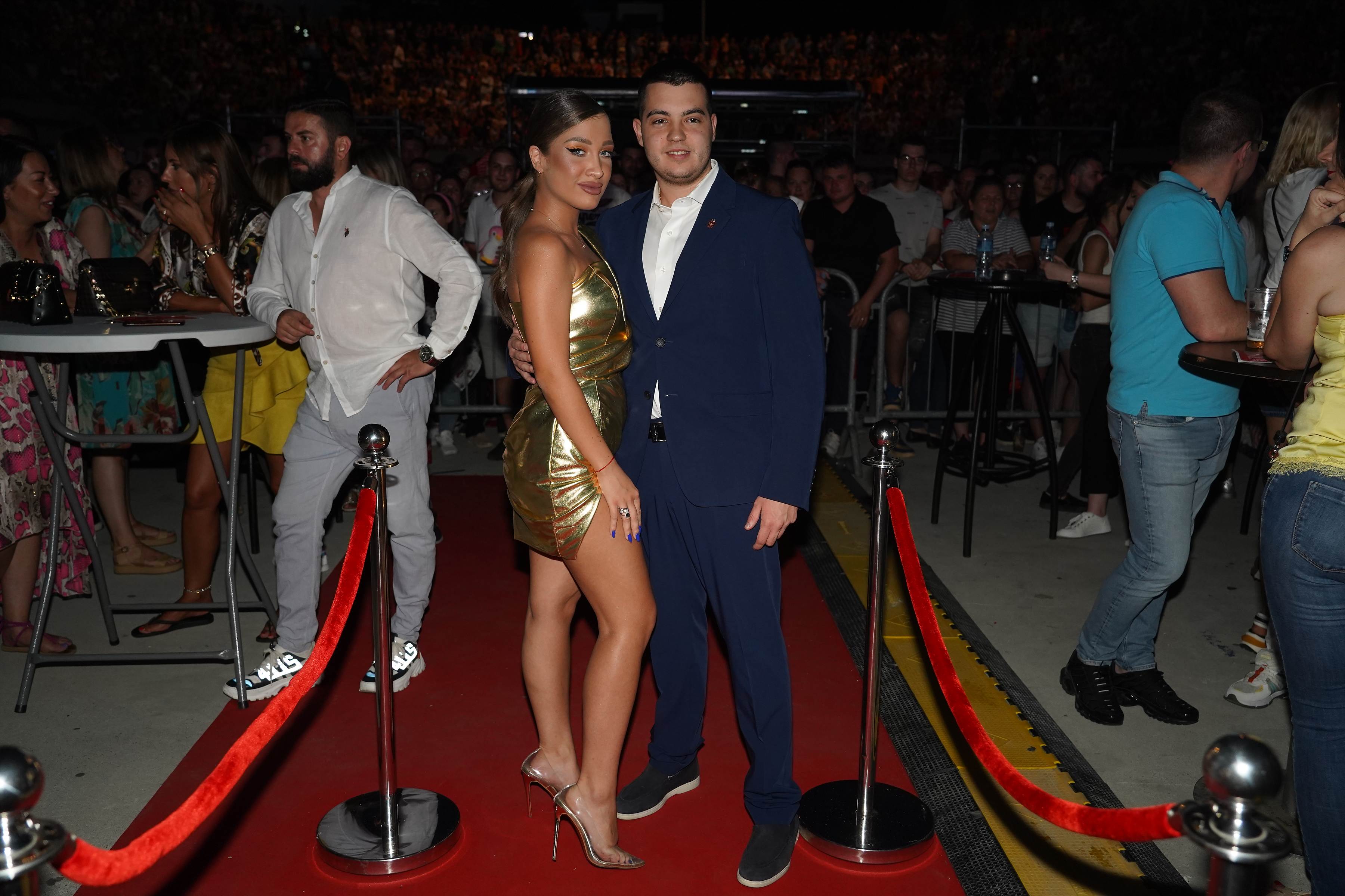 The concert of folk stars Zorica Brunclik "I will not give this little soul" was held at the Tasmajdan stadium.Koncert folk zvezda Zorica Brunclik "Ne dam ovo malo duse" odrzan je na stadionu Tasmajdan.