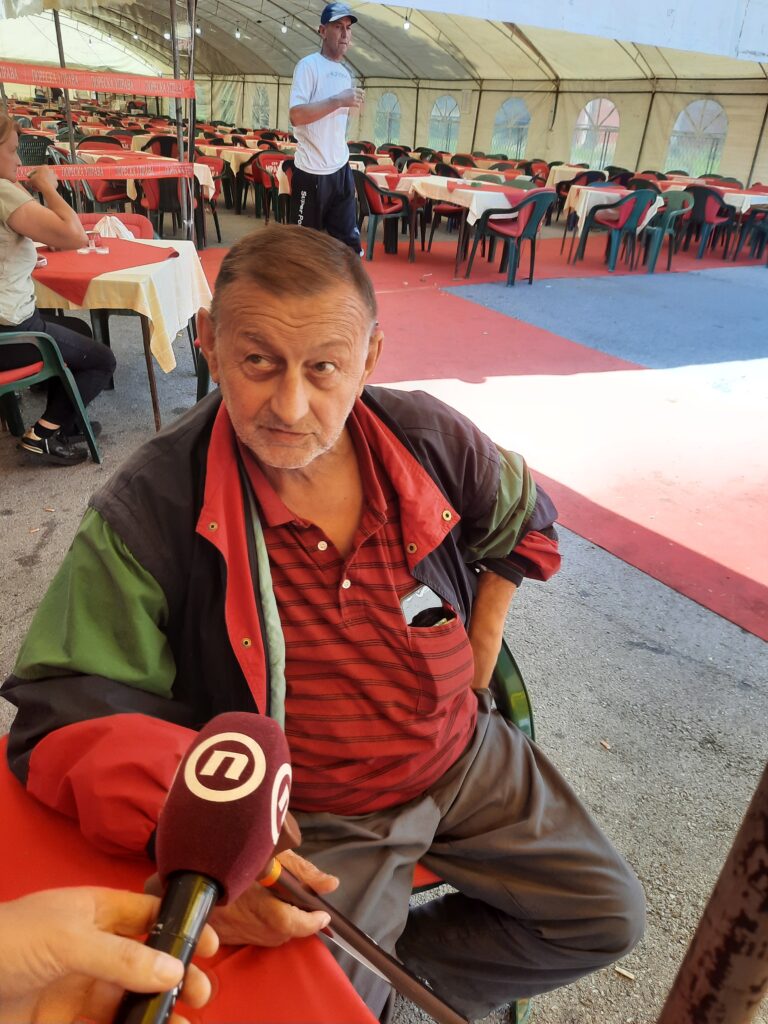 "Zatvorili su me , a još nisam počeo da radim" - Inspekcija hara Gučom, prodavci nezadovoljni
External