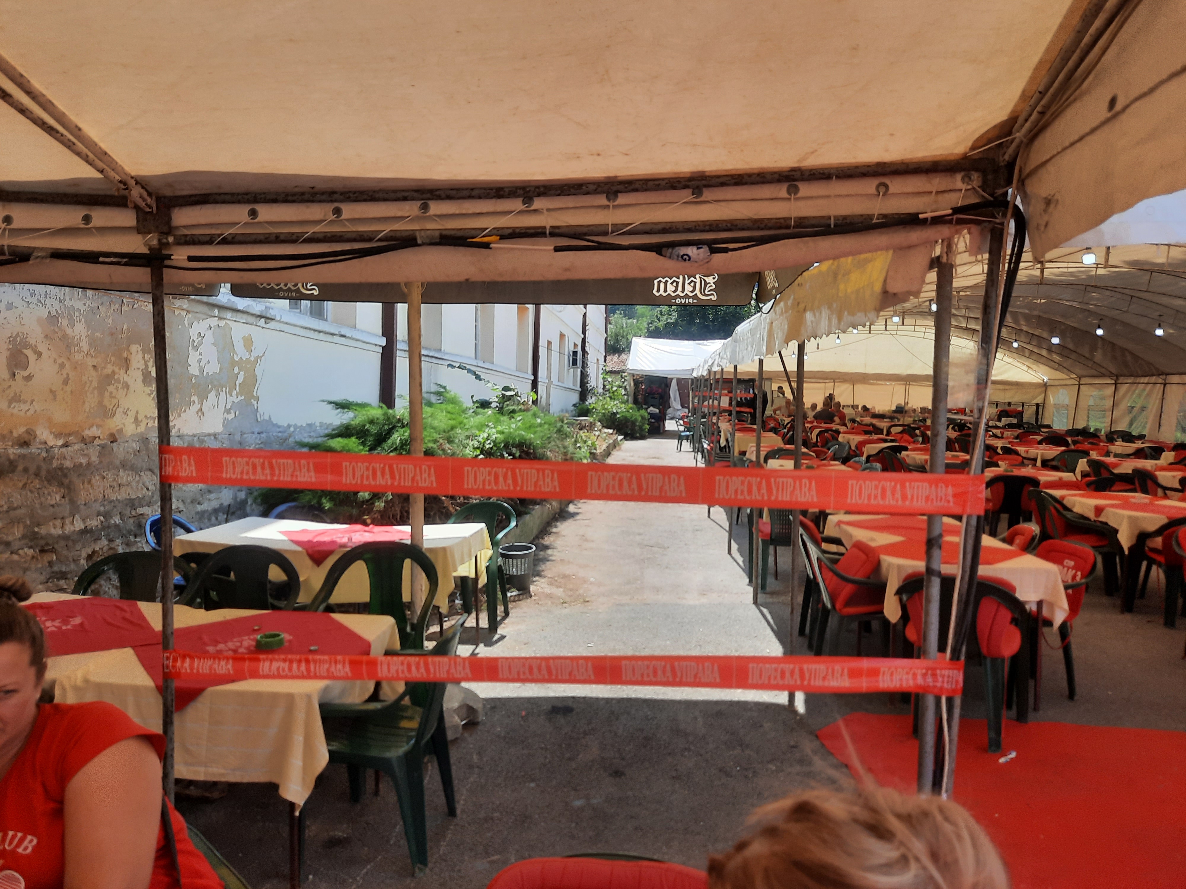 "Zatvorili su me , a još nisam počeo da radim" - Inspekcija hara Gučom, prodavci nezadovoljni
External