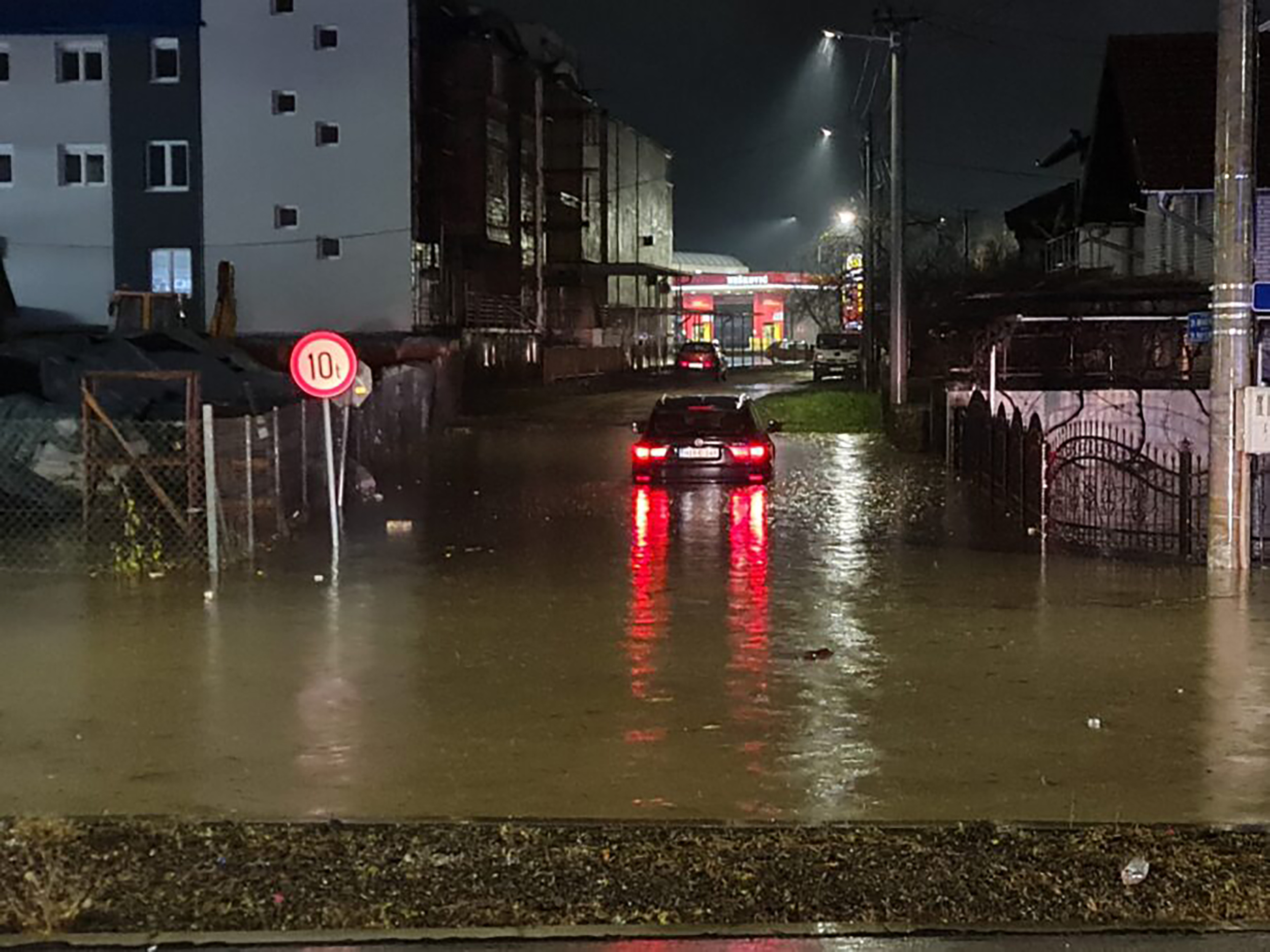 Obilne padavine stvaraju probleme građanima na sjeveru zemlje. Situacija je posebno teška u Prijedoru, Kozarskoj Dubici i Novom Gradu.