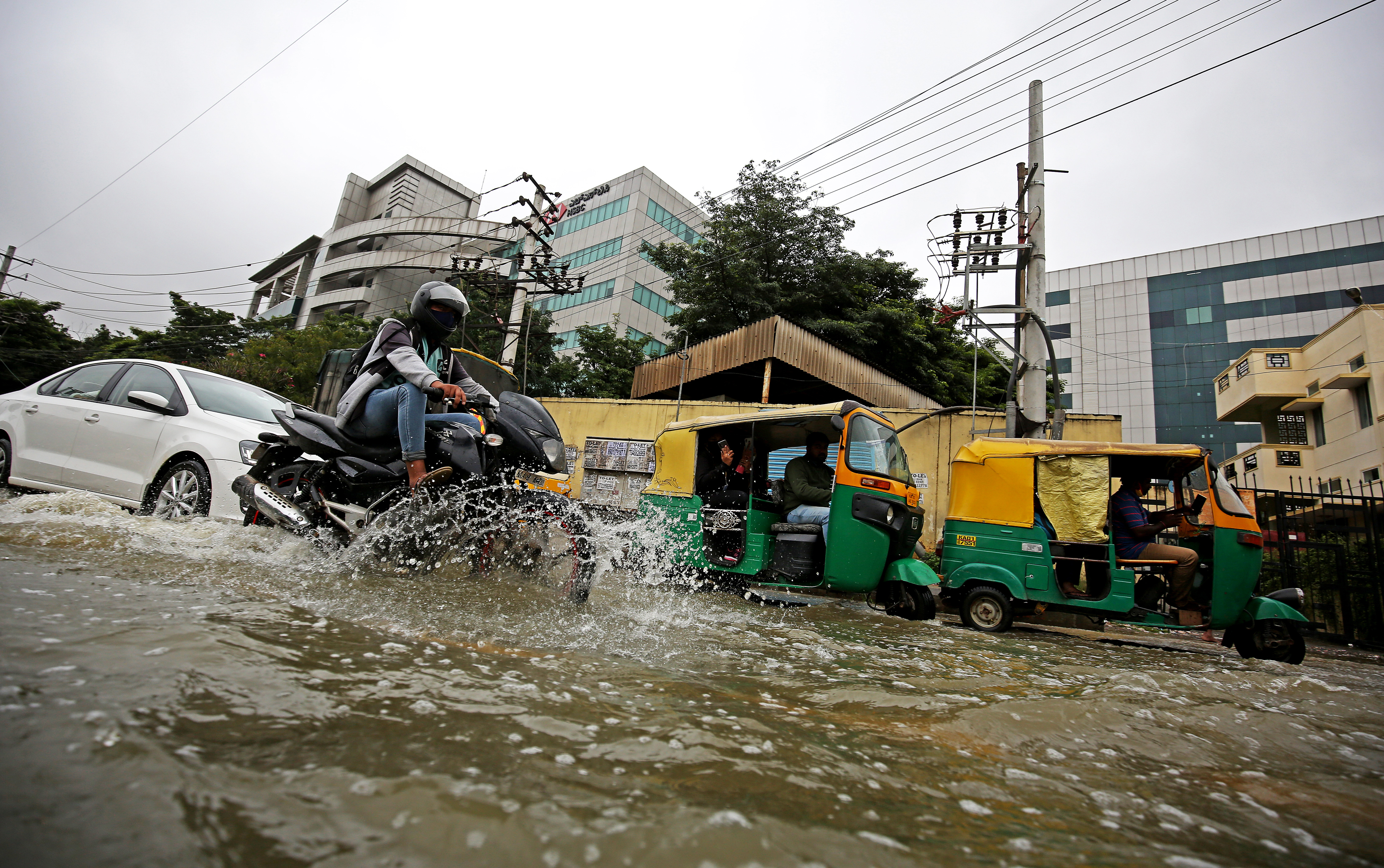 Heavy rain in Bangalore Indija poplave