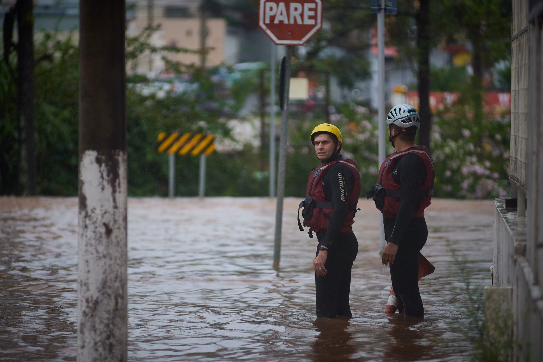 Firefighters working during heavy storm floods in Franca, Sao Paulo, Brazil, on February 10, 2022.,Image: 661347737, License: Rights-managed, Restrictions: *** World Rights ***, Model Release: no, Credit line: Igor do Vale / ddp USA / Profimedia