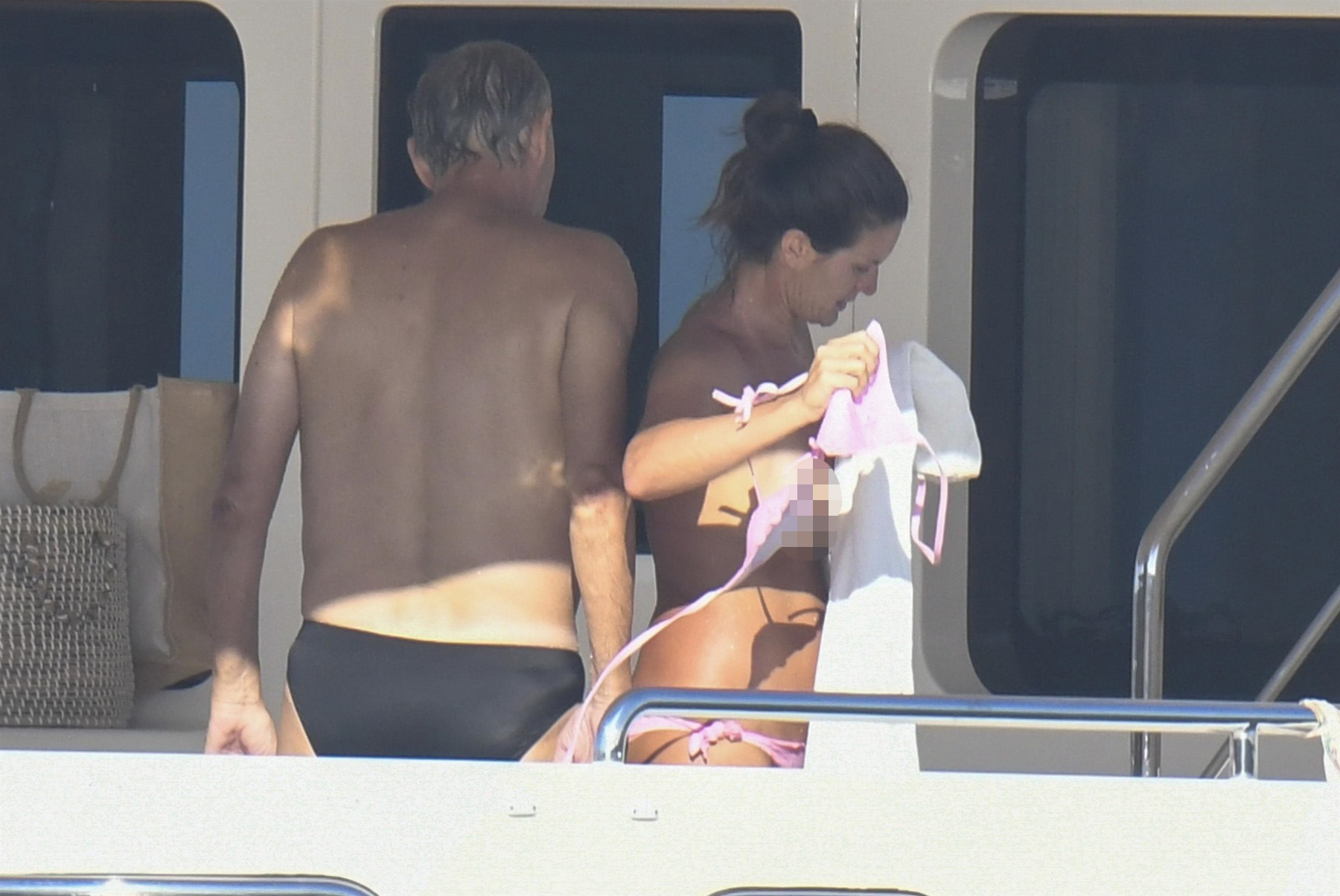 *PREMIUM-EXCLUSIVE* MUST CALL FOR PRICING BEFORE USAGE  - STRICTLY NOT AVAILABLE FOR ONLINE USAGE UNTIL 22:00 PM UK TIME ON 07/08/2022 - Italian operatic tenor Andrea Bocelli and his wife Veronica Berti put on a 'Cheeky' display during their sun-soaked