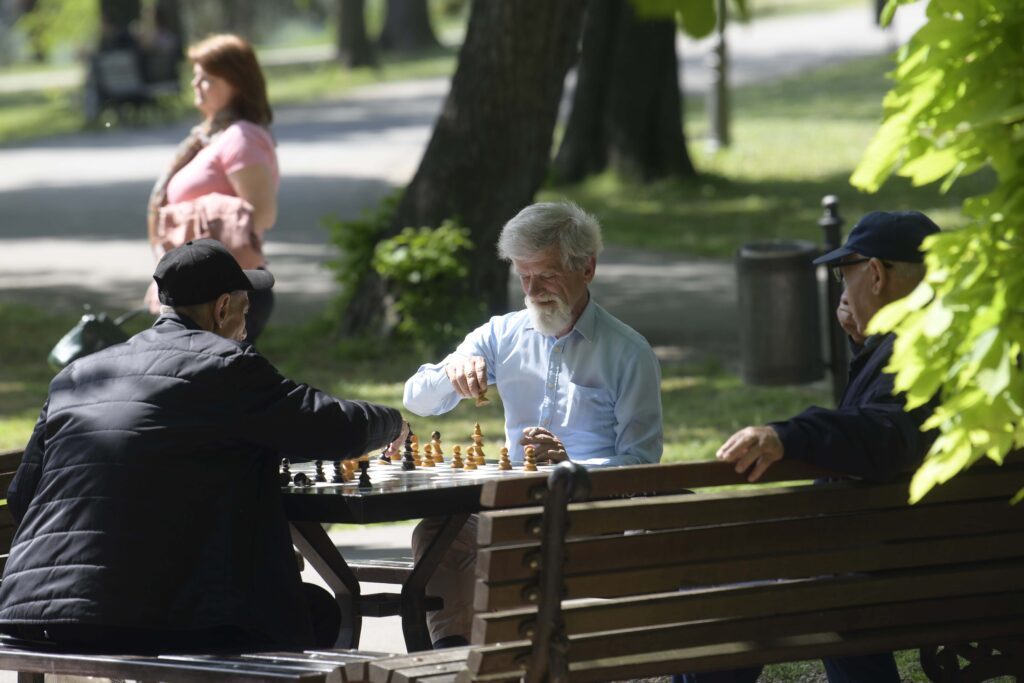 Beograd, 29.04.2023. Praznik, praznično raspoloženje, grad, Kalemegdan, park,Prvi maj, vikend,  lepo vreme, vremenska prognoza, penzioner, penzioneri, šah  Foto: Goran Srdanov/Nova.rs