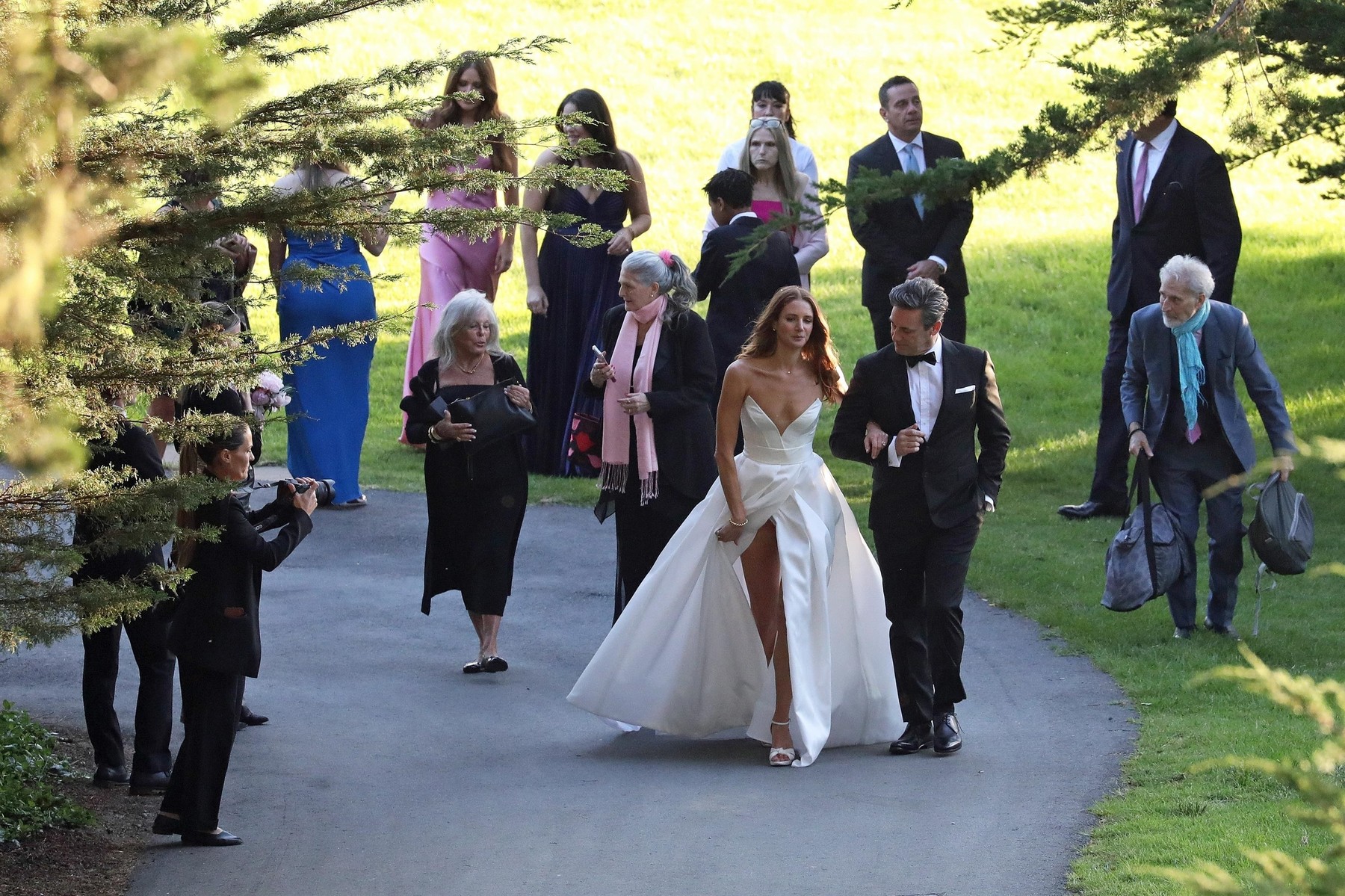 *PREMIUM-EXCLUSIVE* Jon Hamm marries Anna Osceola where the couple filmed the ‘Mad Men’ series finale