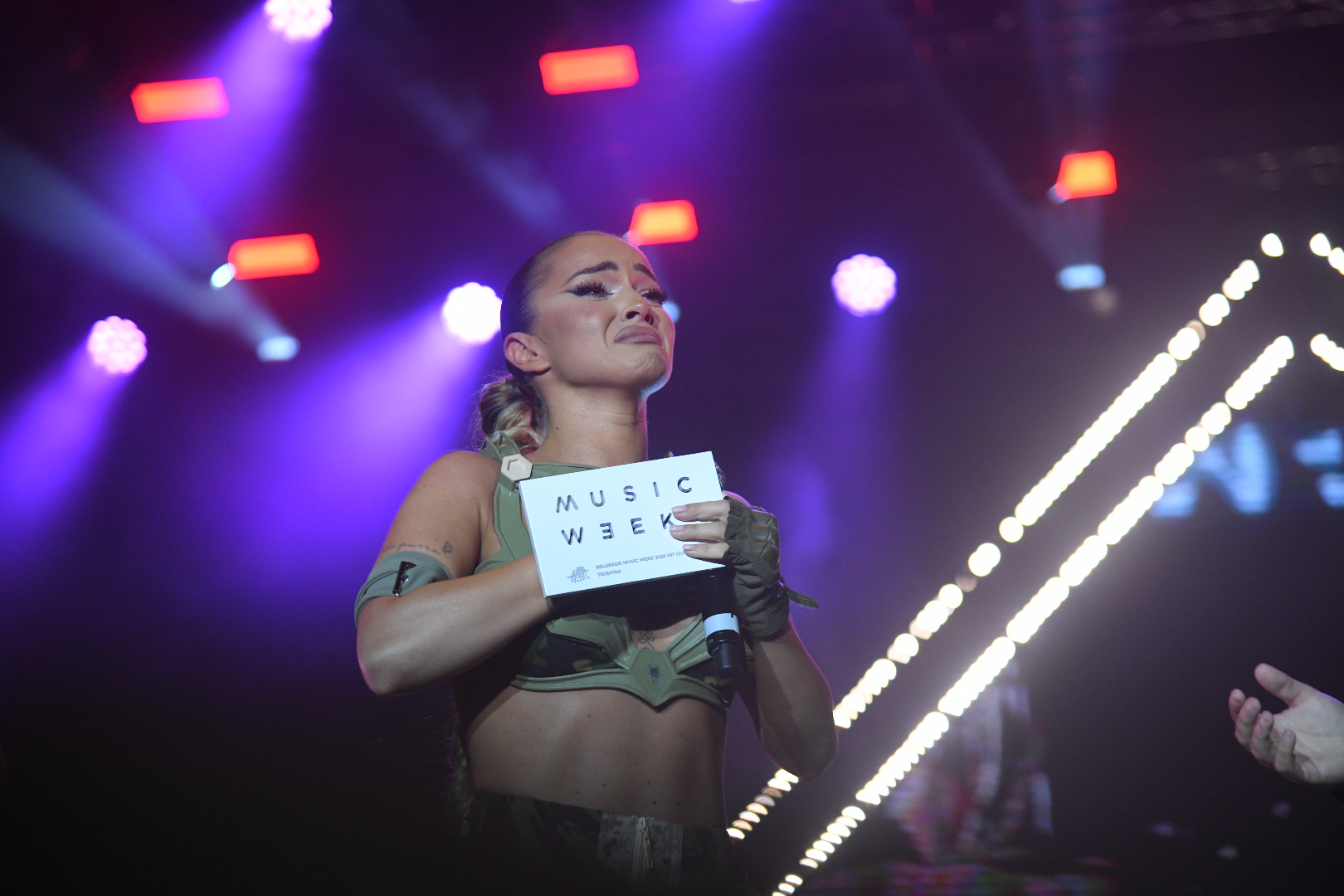 Beograd 25.06.2023. Teodora Džehverović plače, plakanje, suze.  Music Week, Mjuzik vik, muzički festival na Ušću Foto: Nemanja Jovanović/Nova.rs