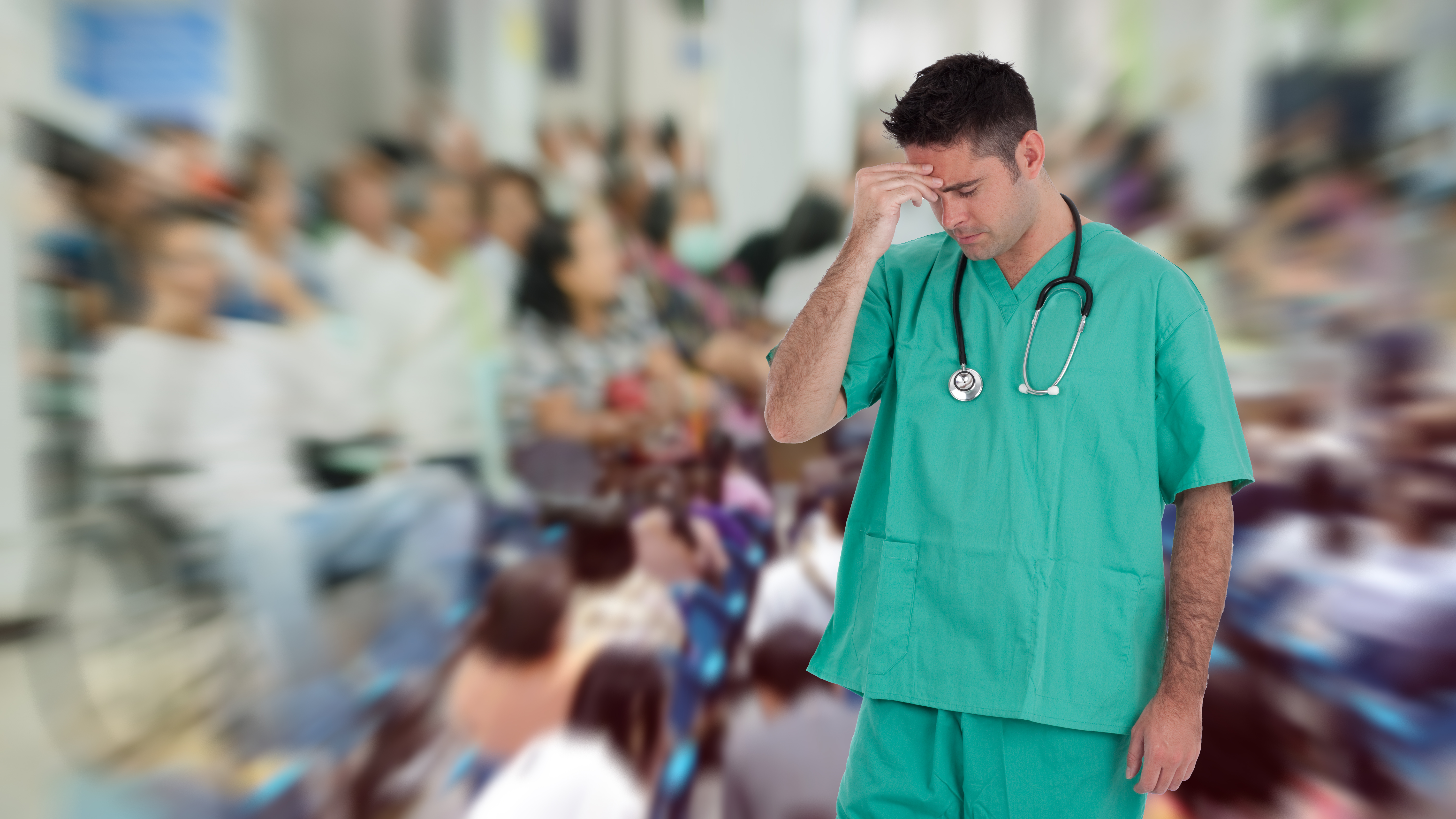 Blur image of patients in the hospital waiting to see doctor and treatment. na jednog lekara u Srbiji 400 pacijenata
za kaver ako imamo lekara koji se drži za glavu ili tako nešto super, ako ne, onda neki random pregled i gužve pacijenata