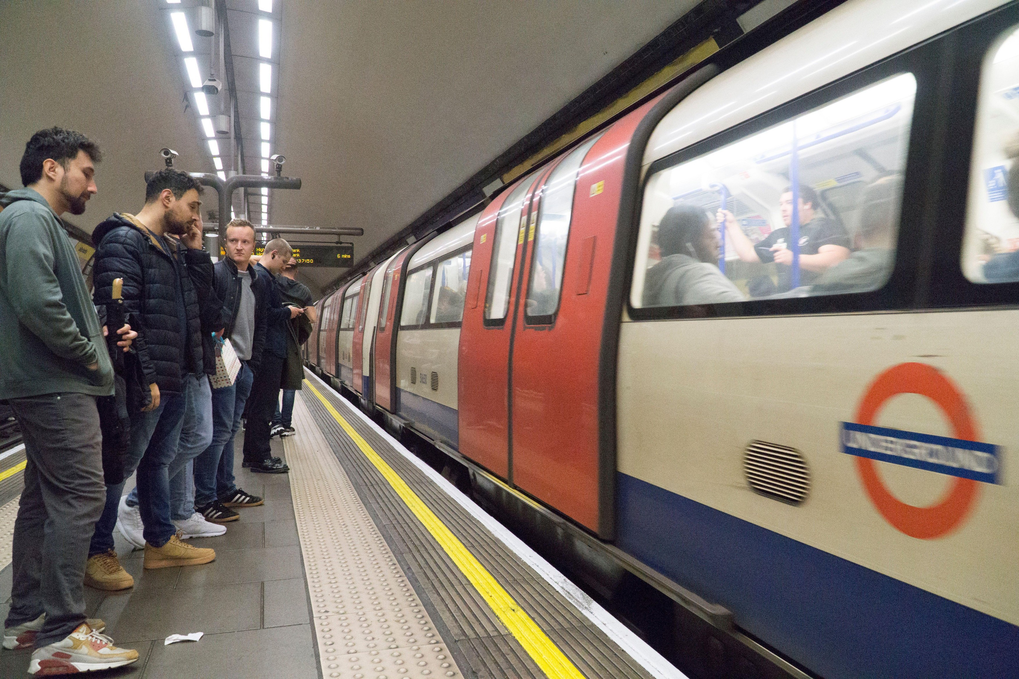 London, UK, 21 October 2022: Passengers on the Northern Line at Clapham Common tube station. Despite concerns over a 'twindemic' of covid and flu this winter very few people are wearing face masks on public transport. Anna Watson/Alamy Live News