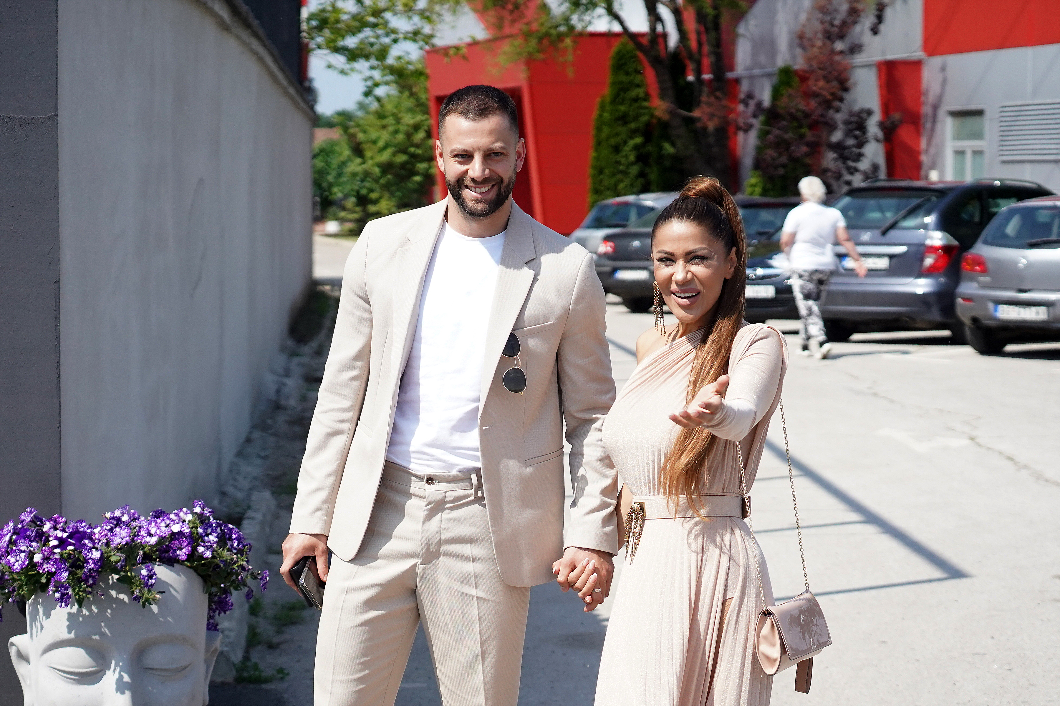 The wedding celebration of Marija Ramadanovski, daughter of the late singer Dzej Ramadanovski and her chosen one Stefan Davidovic, was organized in the Nera restaurant.Svadbeno veselje Marije Ramadanovski, cerke pokojnog pevaca Dzeja Ramadanovskog i nje