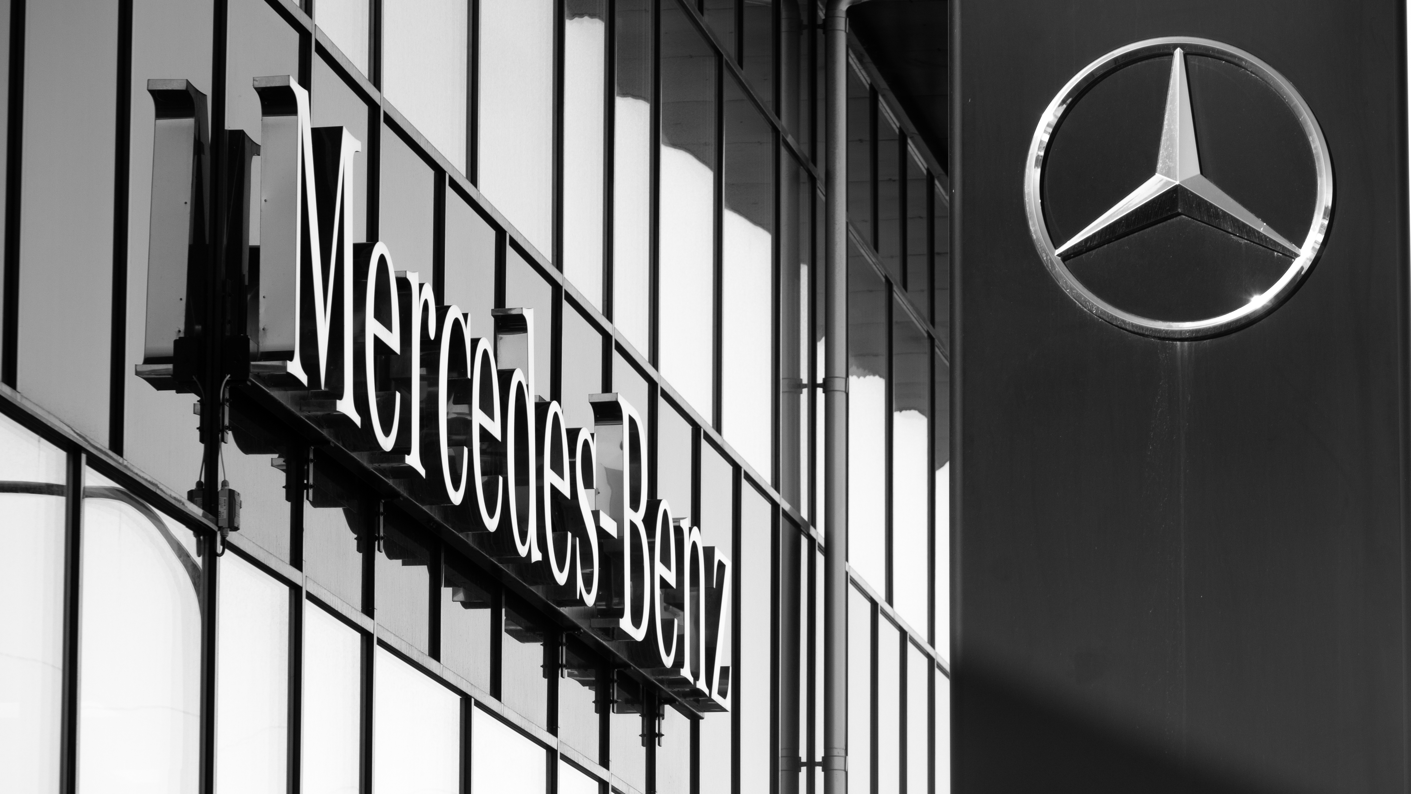 Stockholm,,Sweden:,05.08.2022:,Logotype,Of,German,Automotive,Manufacturer,Mercedes-benz,,Captured