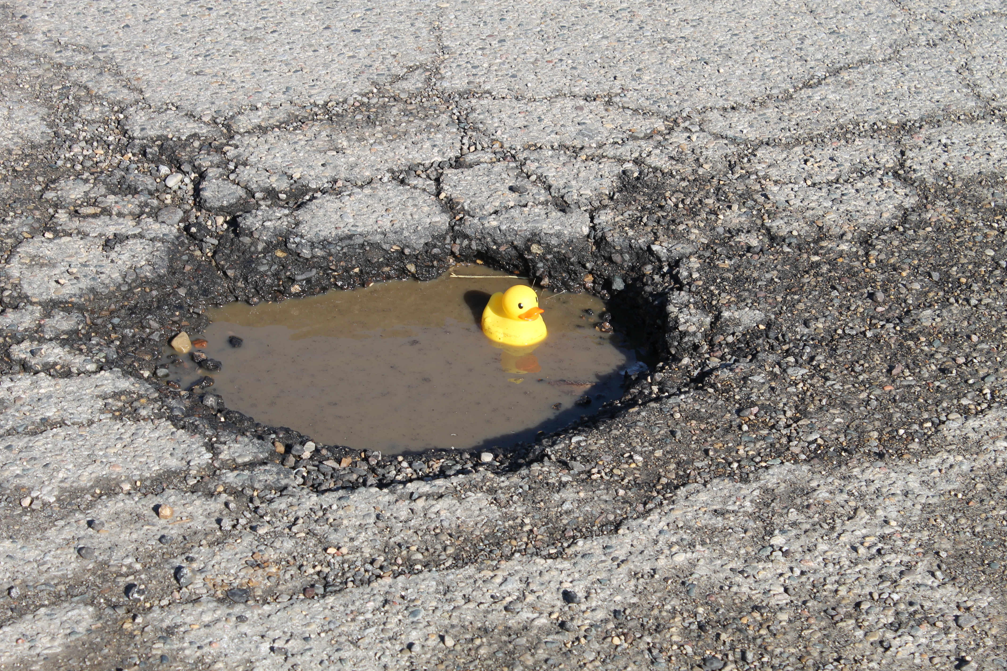 Rupa, Rupe, rupe na putu, udarne rupe  Foto: Shutterstrock