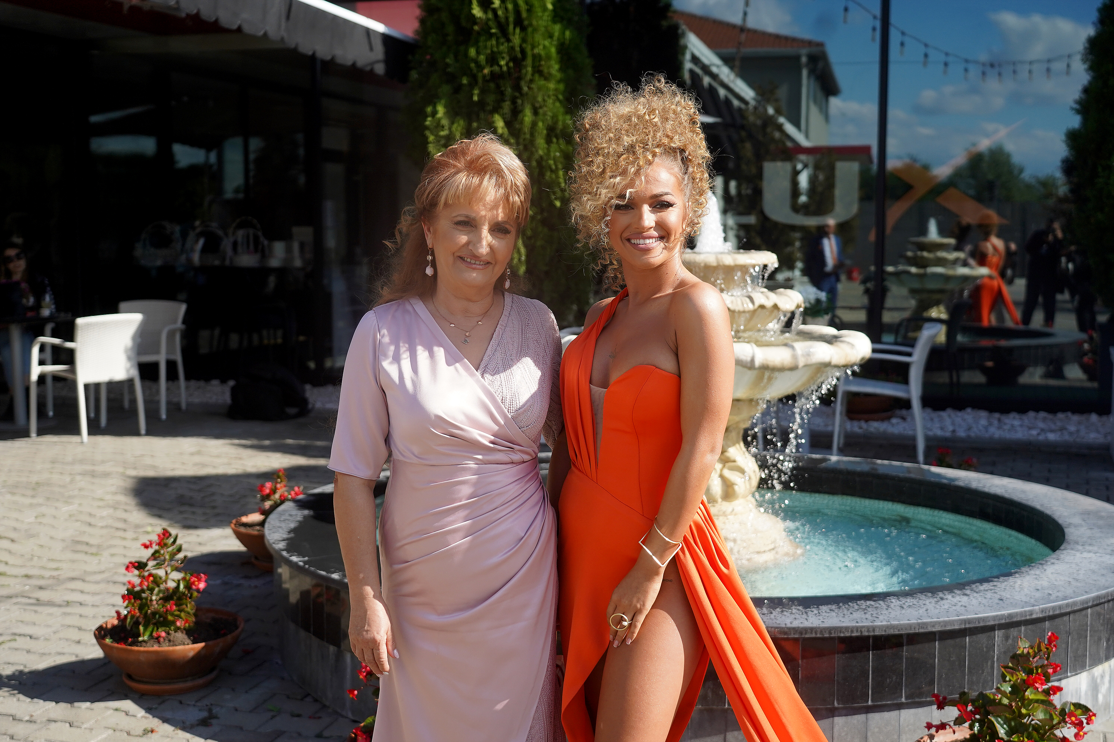 The wedding of Sava Dzehverovic, the brother of the singer Teodora Dzehverovic, and the make-up artist Adriana Kadar takes place in the LUX Events Center.