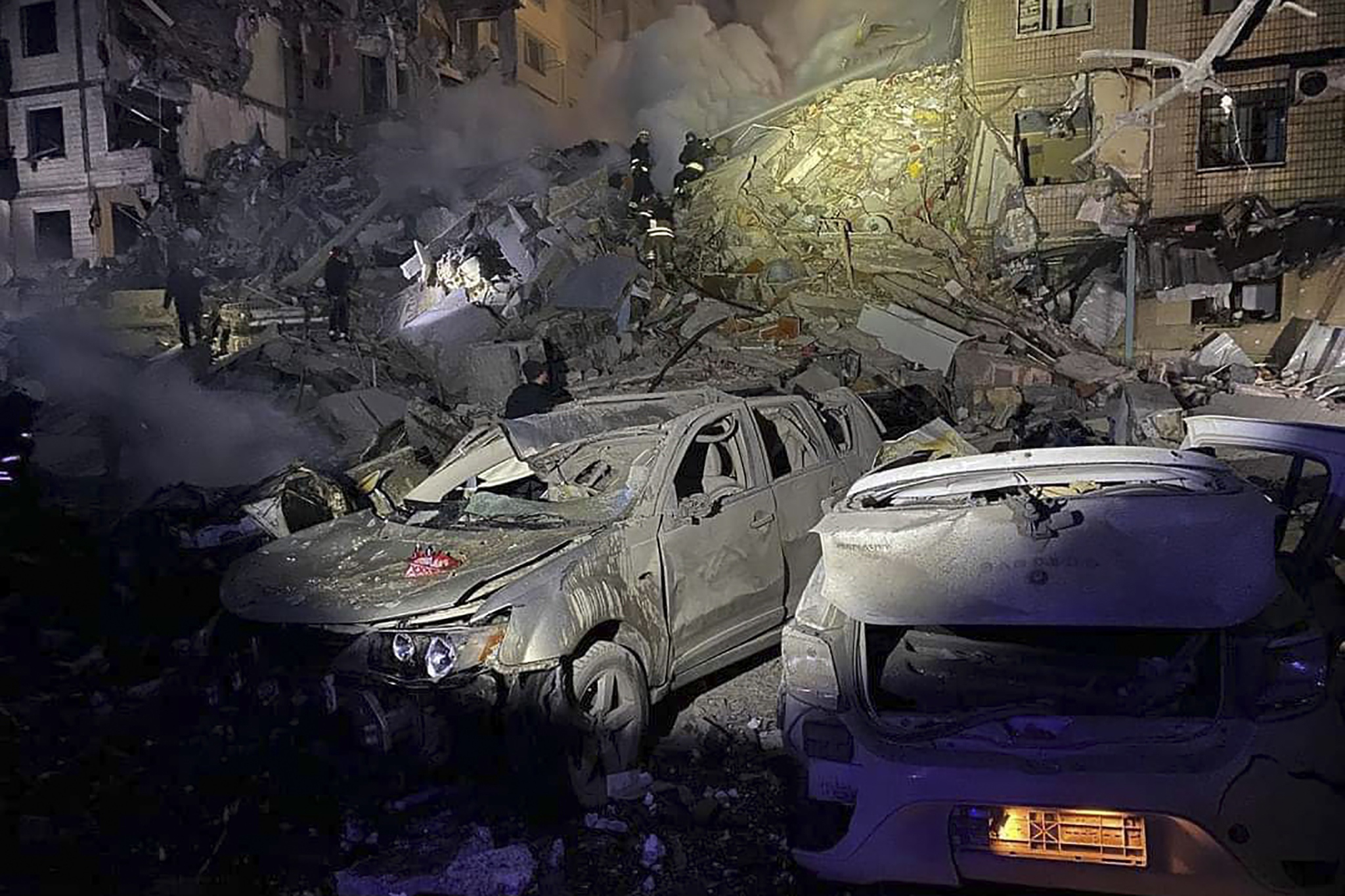 Russian missile attack hits apartment block hit in Dnipro, southeastern Ukraine