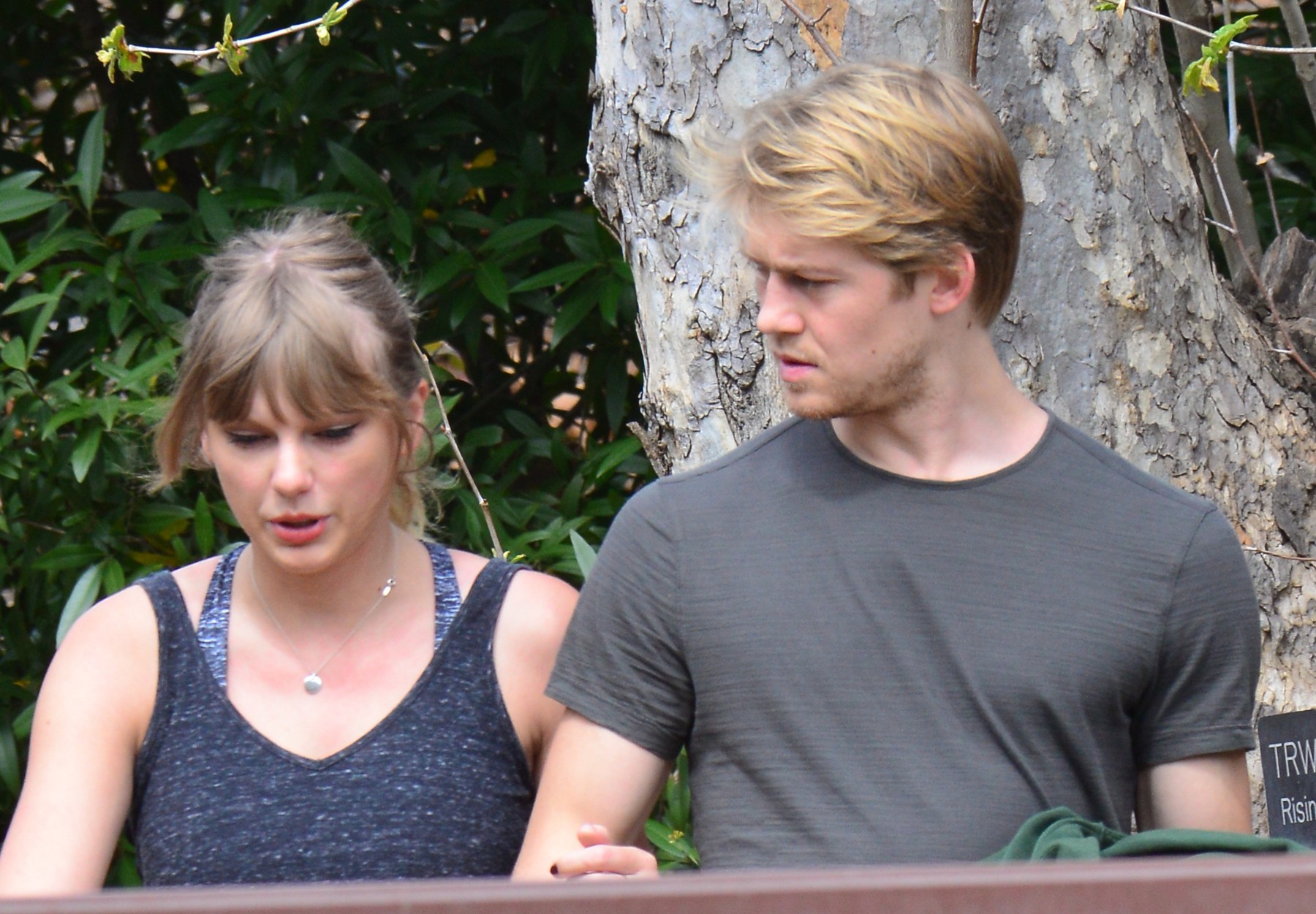 EXCLUSIVE: **PREMIUM EXCLUSIVE RATES APPLY** **MUST AGREE FEES** Taylor Swift and boyfriend Joe Alwyn enjoy a scenic hike in Malibu, California