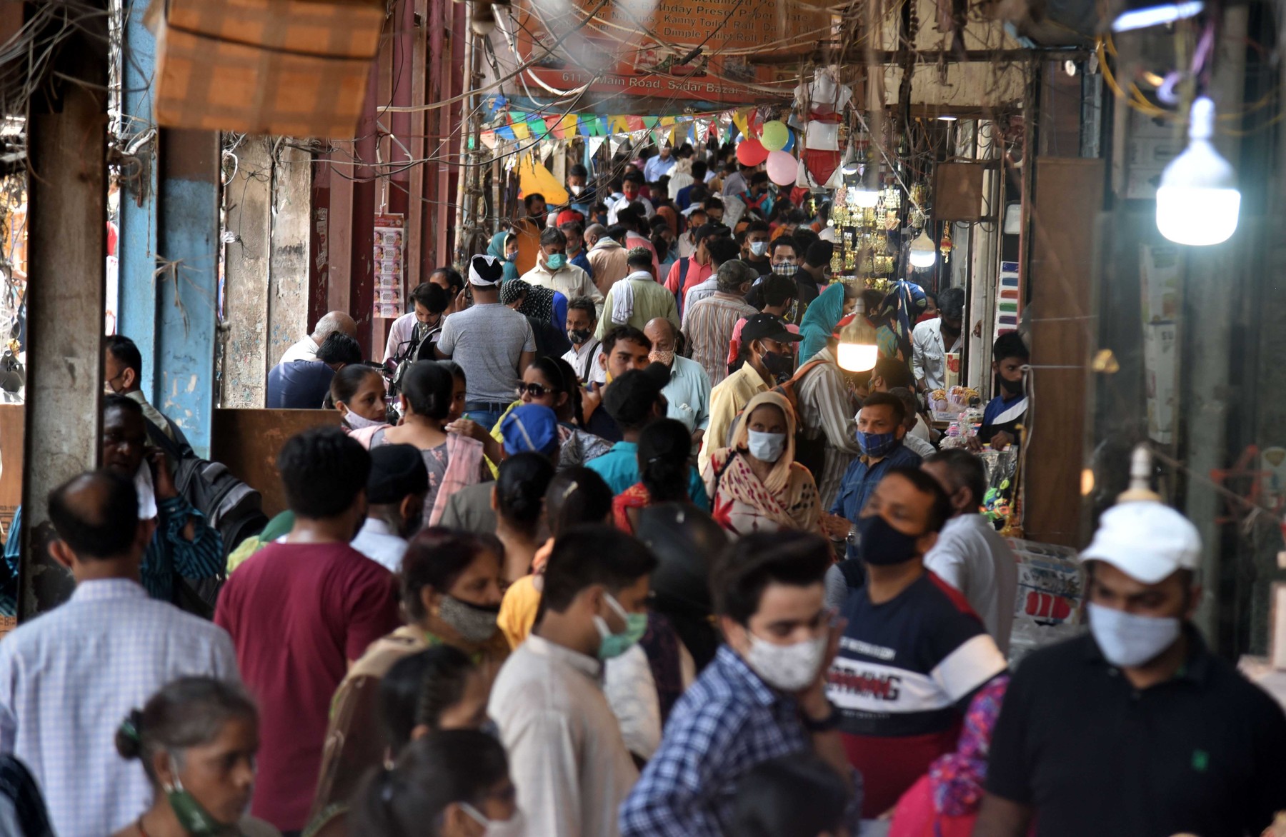 Indija koronavirus popustanje mera, Delhi Unlocks Further As All Shops In Markets, Malls And Restaurants Open, New Delhi, DLI, India - 14 Jun 2021