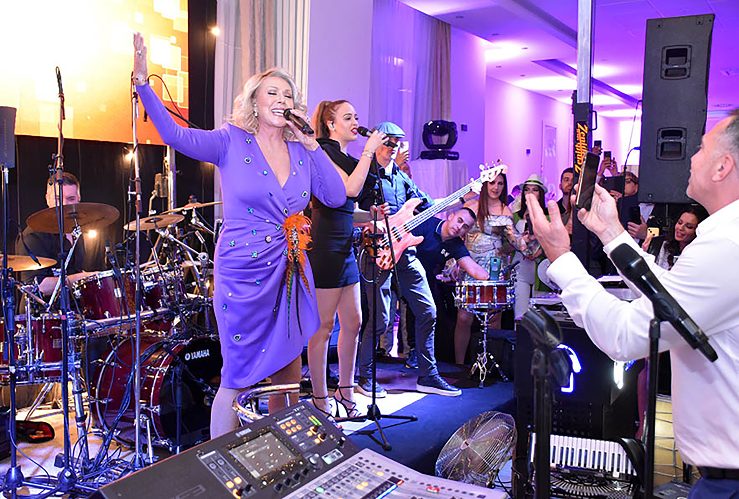 Slavonska svadba o kojoj priča cela Hrvatska: Lepa Brena i Petar Grašo napravili lom odobrenje na mailu vladislav