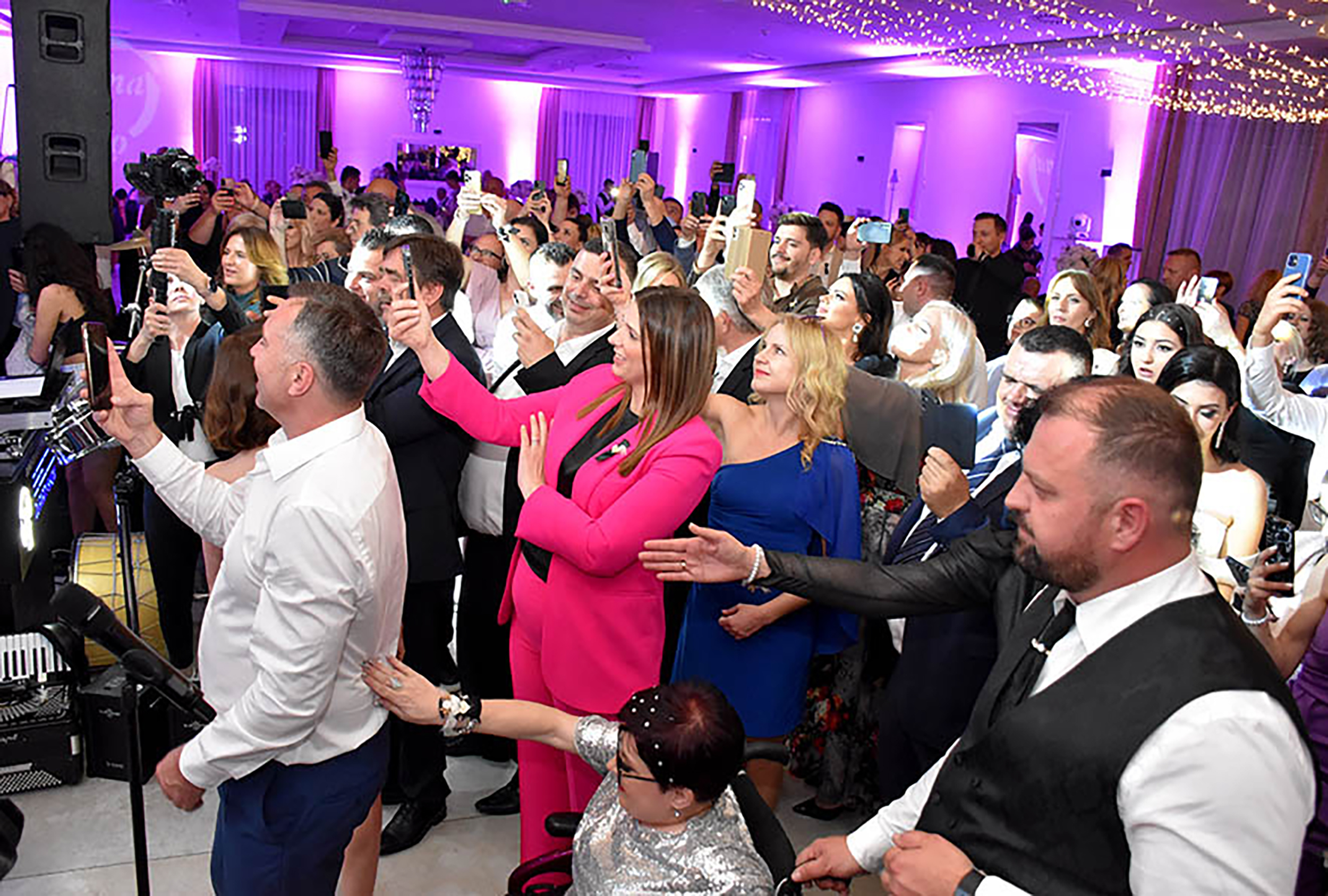 Slavonska svadba o kojoj priča cela Hrvatska: Lepa Brena i Petar Grašo napravili lom odobrenje na mailu vladislav